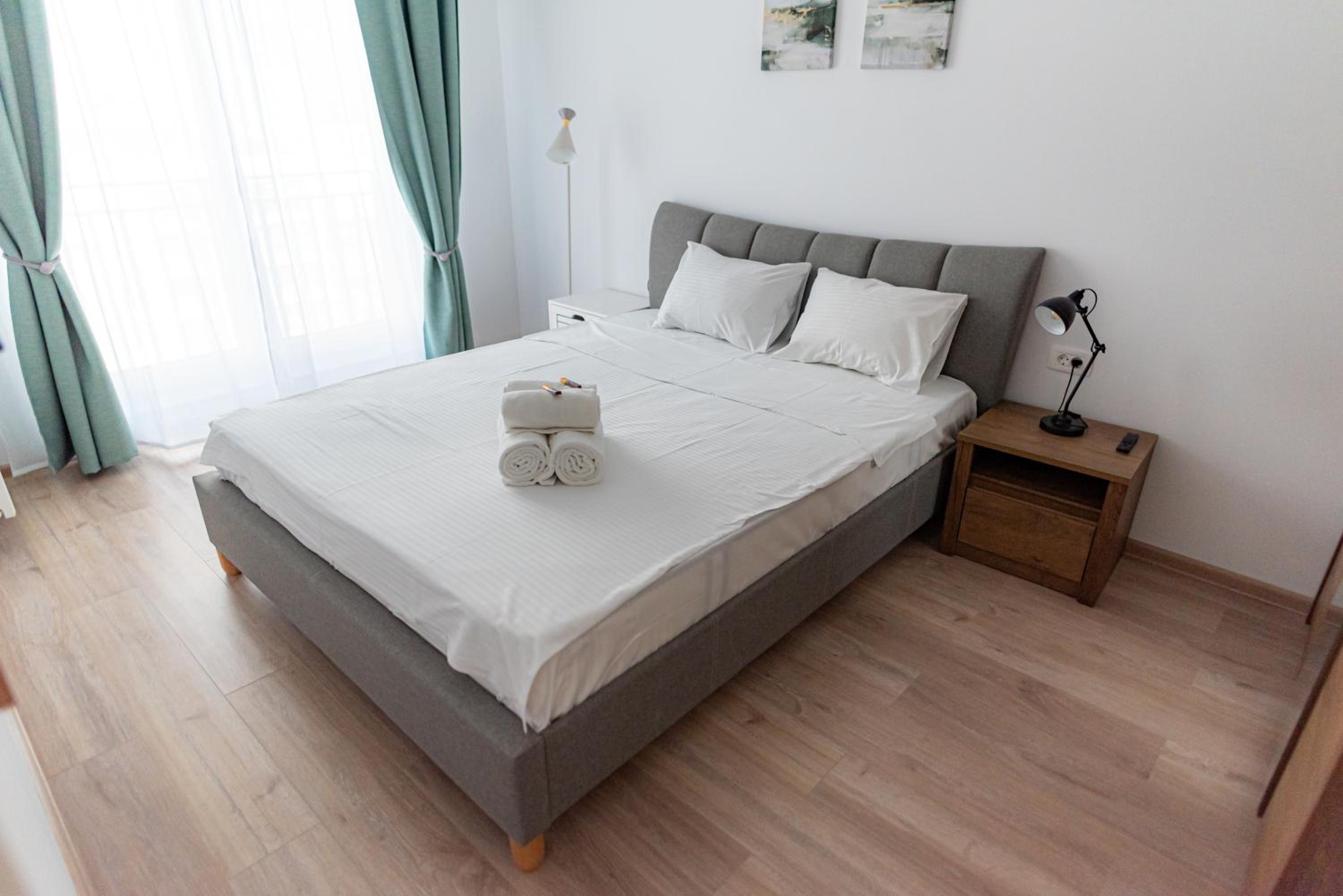 Apart B&V 706 Coresi - Balcony Apartment with Parking
