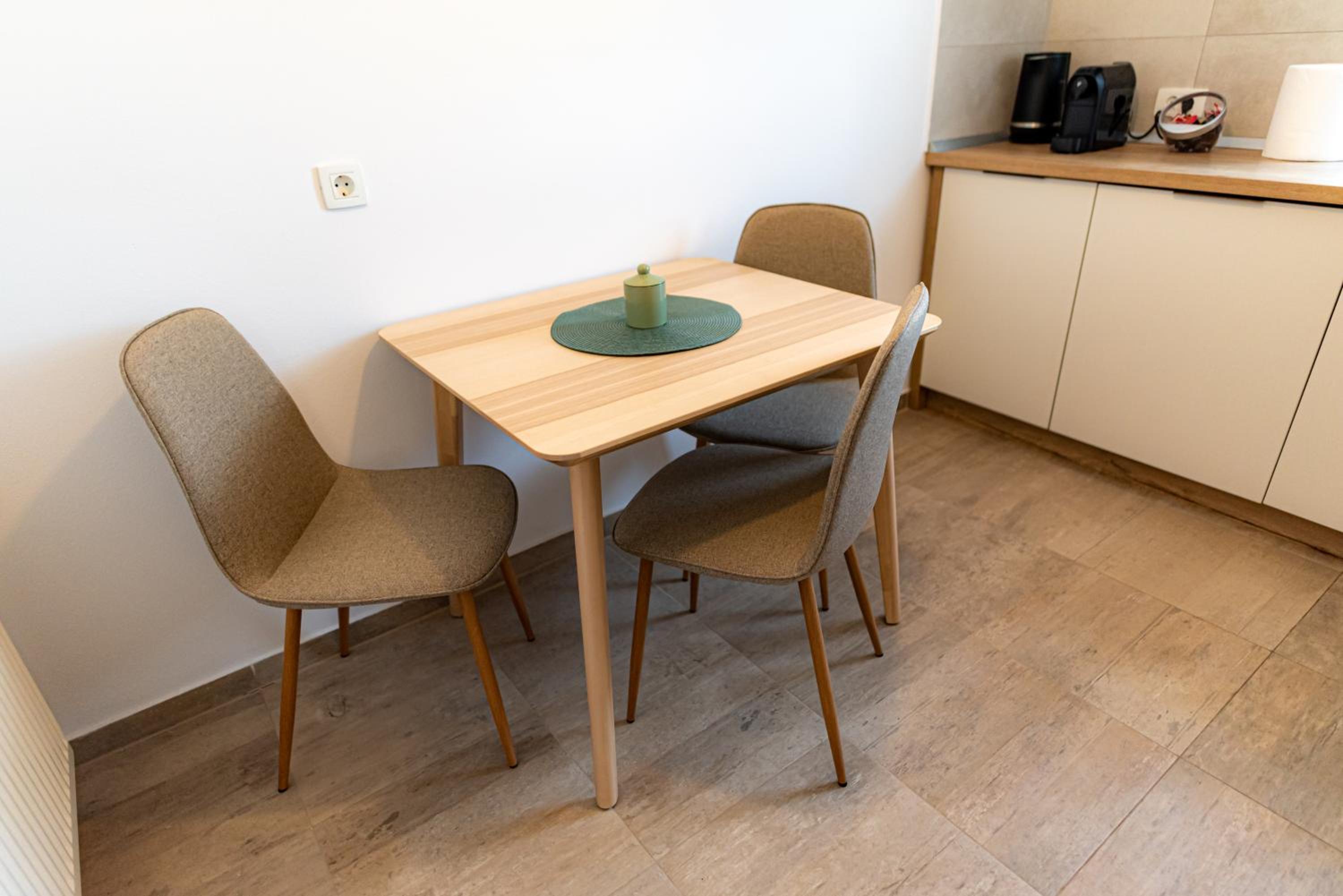 Apart B&V 706 Coresi - Balcony Apartment with Parking