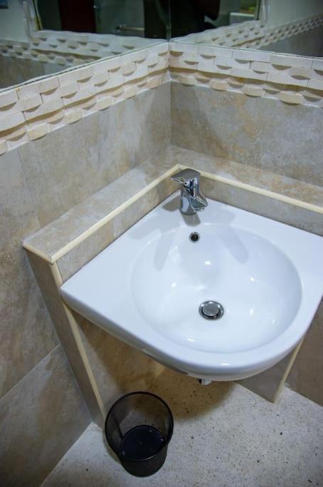 3 Bedroom Townhouse Behind Flagstaff House view 4