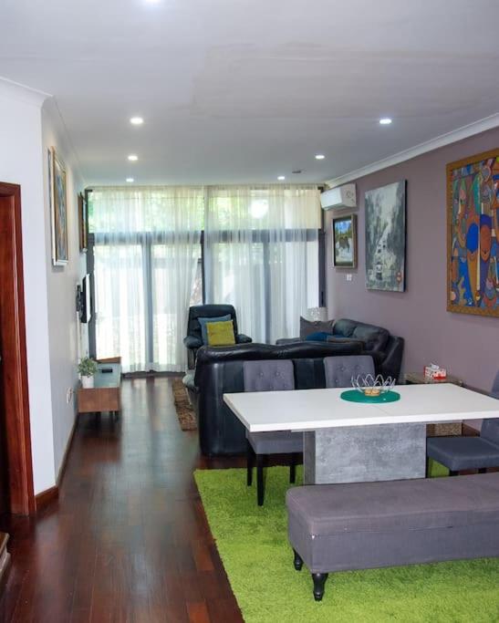 3 Bedroom Townhouse Behind Flagstaff House view 5