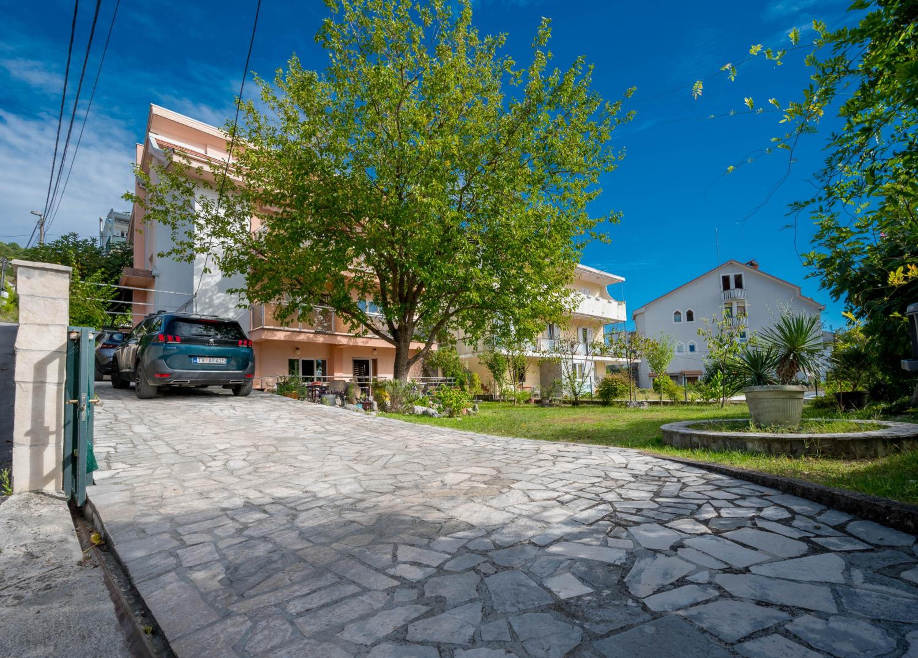 Grande Apartments