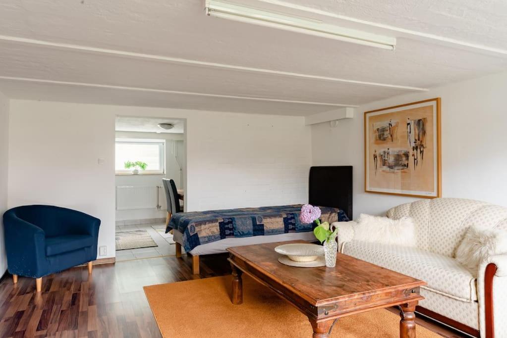 Kattarp Home Cellar - Free Parking & Private Entrance view 4