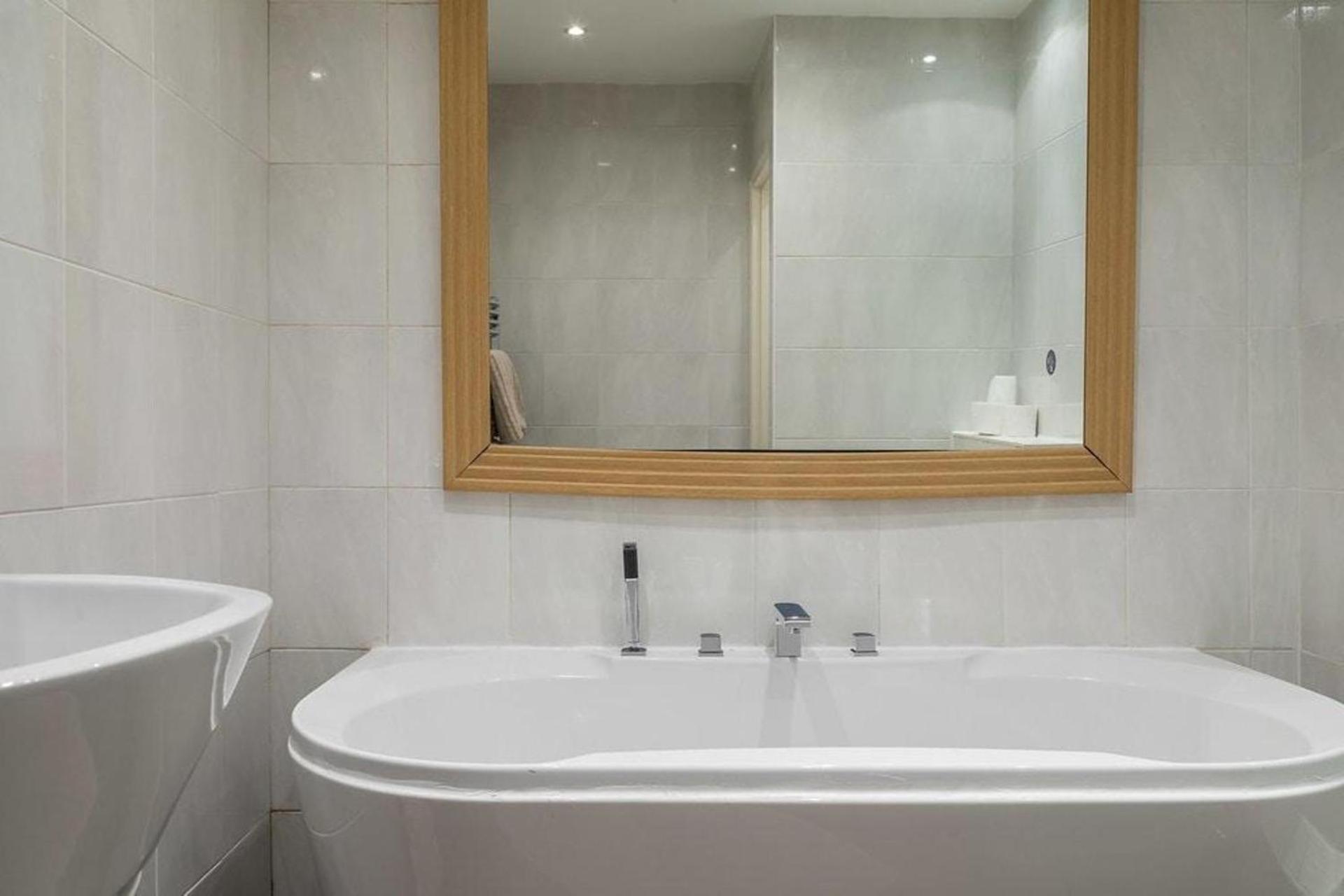 Specious Family 5-Bed Kensington House Sleeps 10
