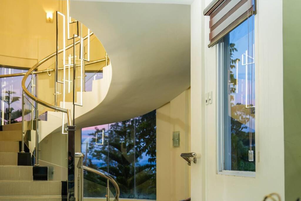 Private Villa - Overlooking View of Taal R-Maison view 2