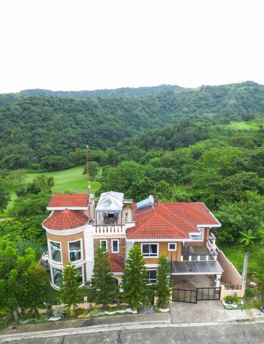 Private Villa - Overlooking View of Taal R-Maison view 5