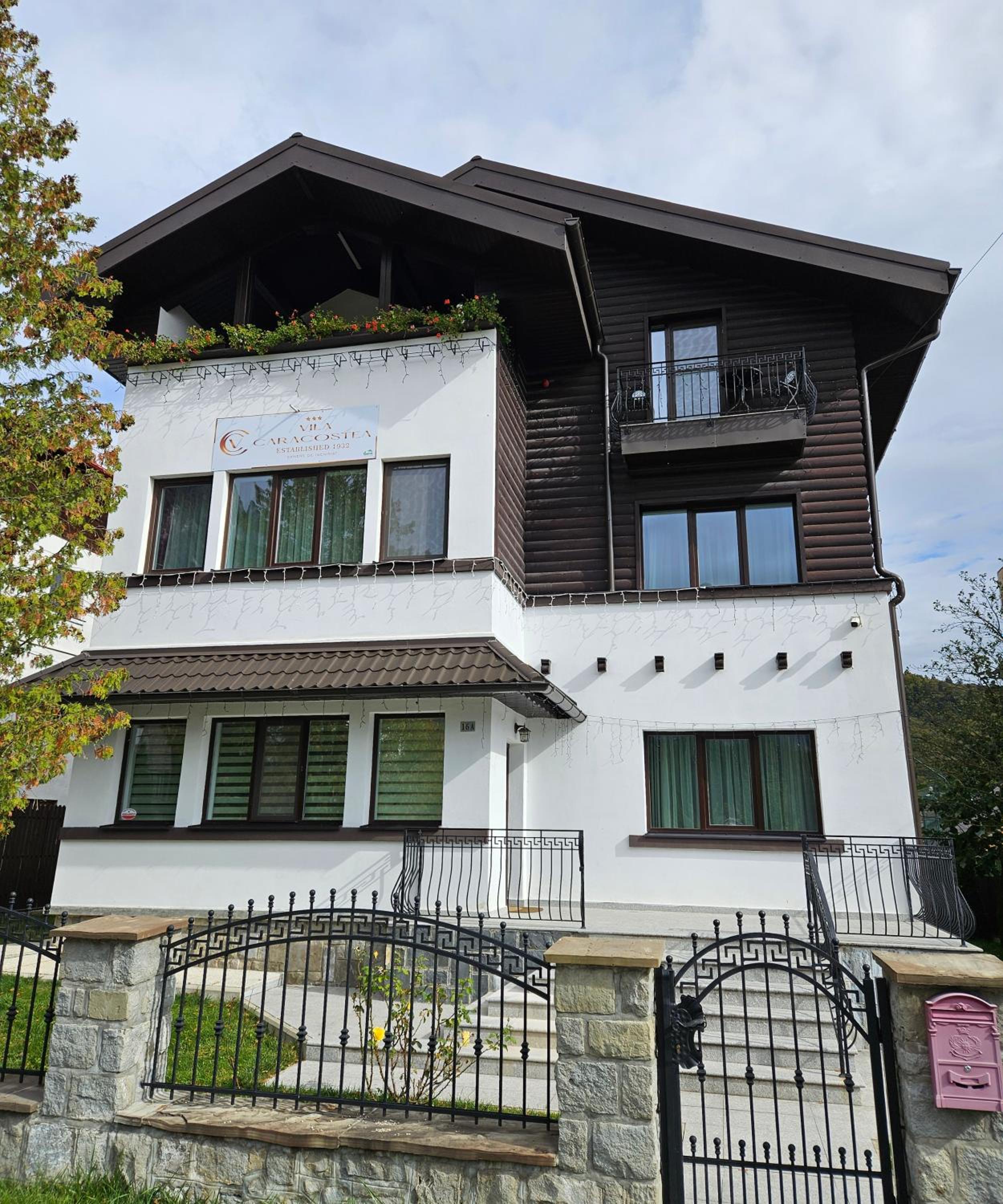 VILA CARACOSTEA