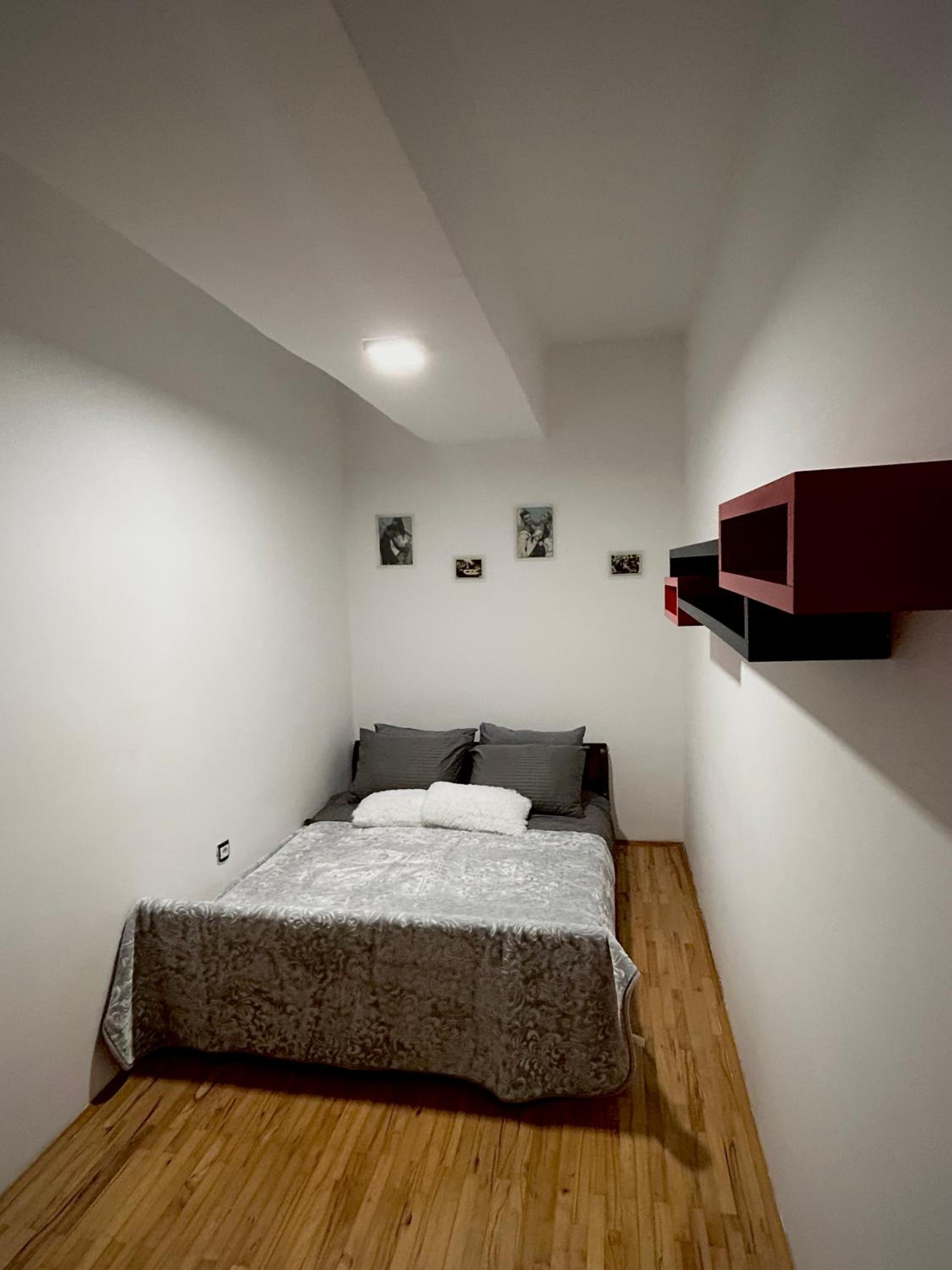 Photo 9