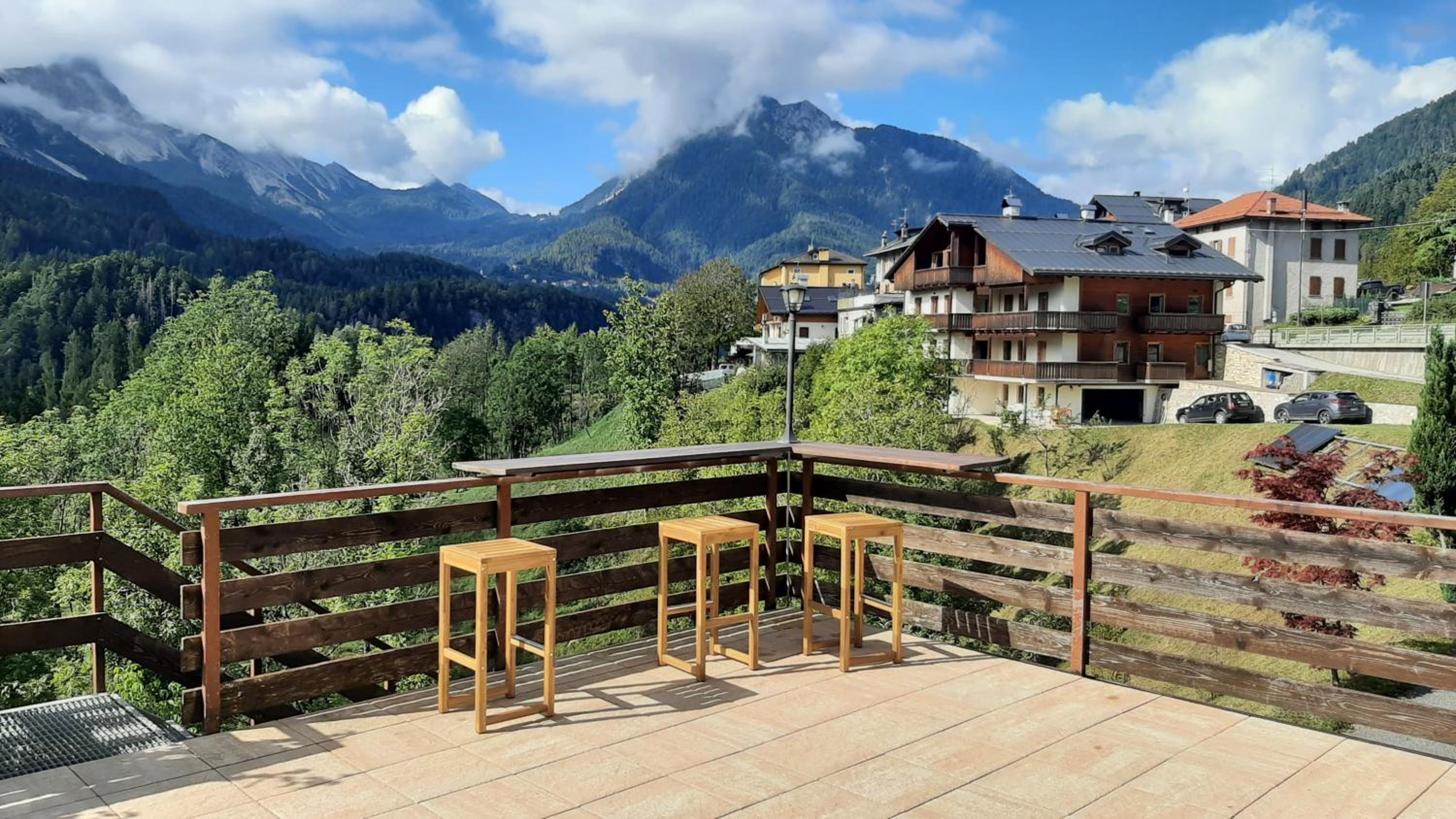 CAMPO BASE CADORE con parcheggio auto e garage moto view 5