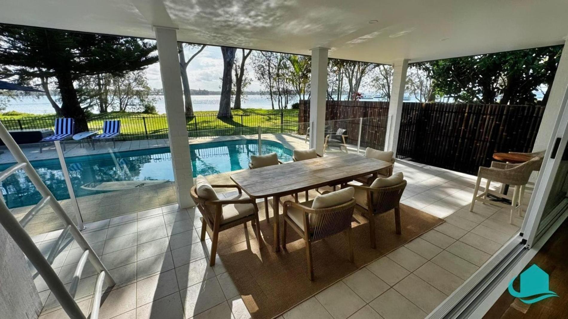 Lake Sabai - Waterfront and private pool