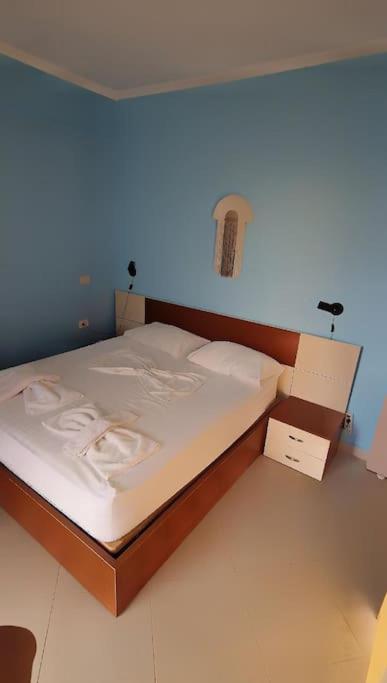Seaview apartment! Public Parking near the app!