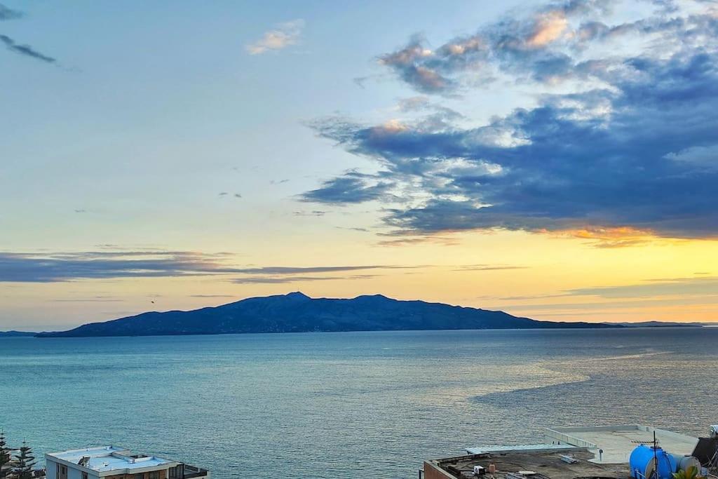 Seaview apartment! Public Parking near the app!