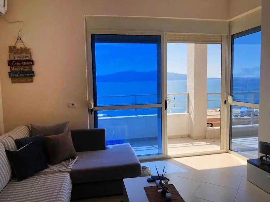 Seaview apartment! Public Parking near the app!
