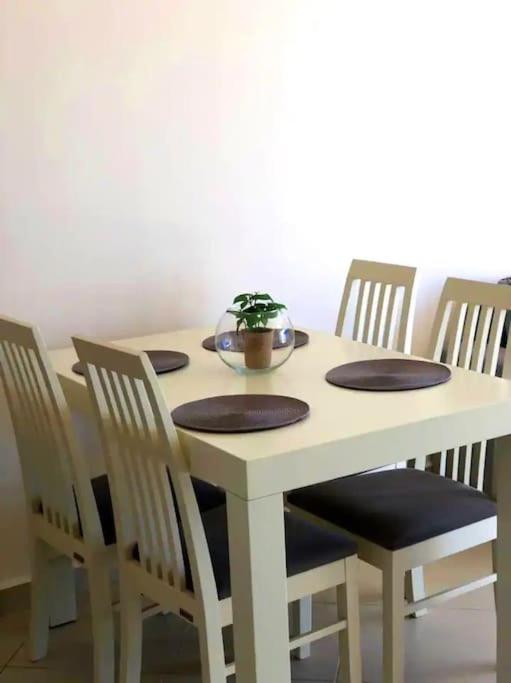 Seaview apartment! Public Parking near the app!