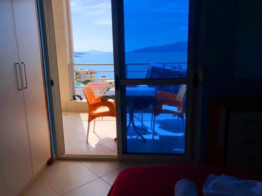 Seaview apartment! Public Parking near the app!