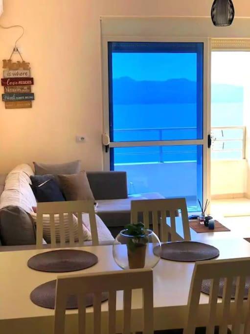 Seaview apartment! Public Parking near the app!