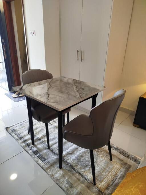 modern studio apt near jkia and sgr view 3