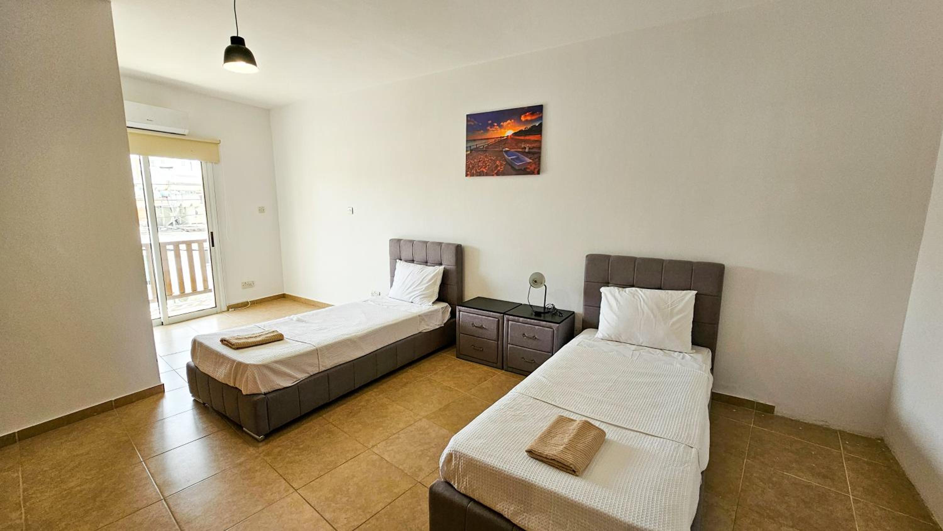 Sky Ward City Rooms, 150m from Chabad Lubavitch