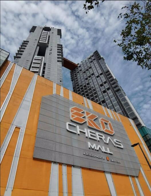 EkoCheras max5pax Romance Retreats #freeparking #netflix #wifi