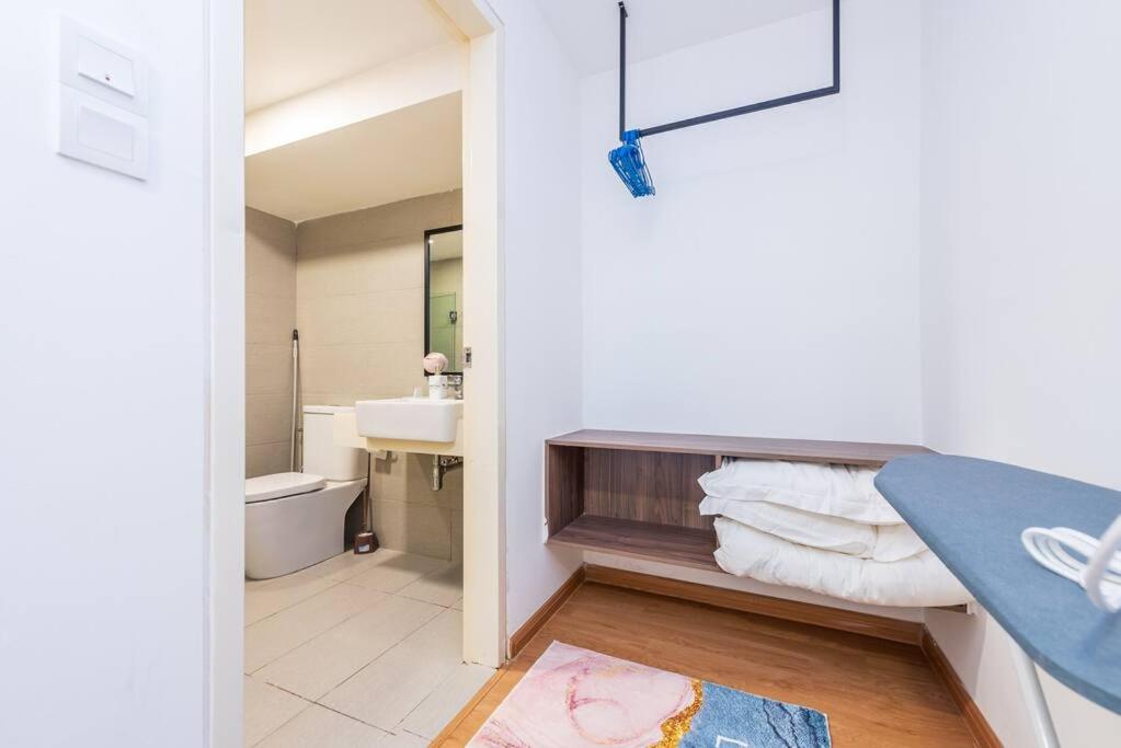EkoCheras max5pax Romance Retreats #freeparking #netflix #wifi
