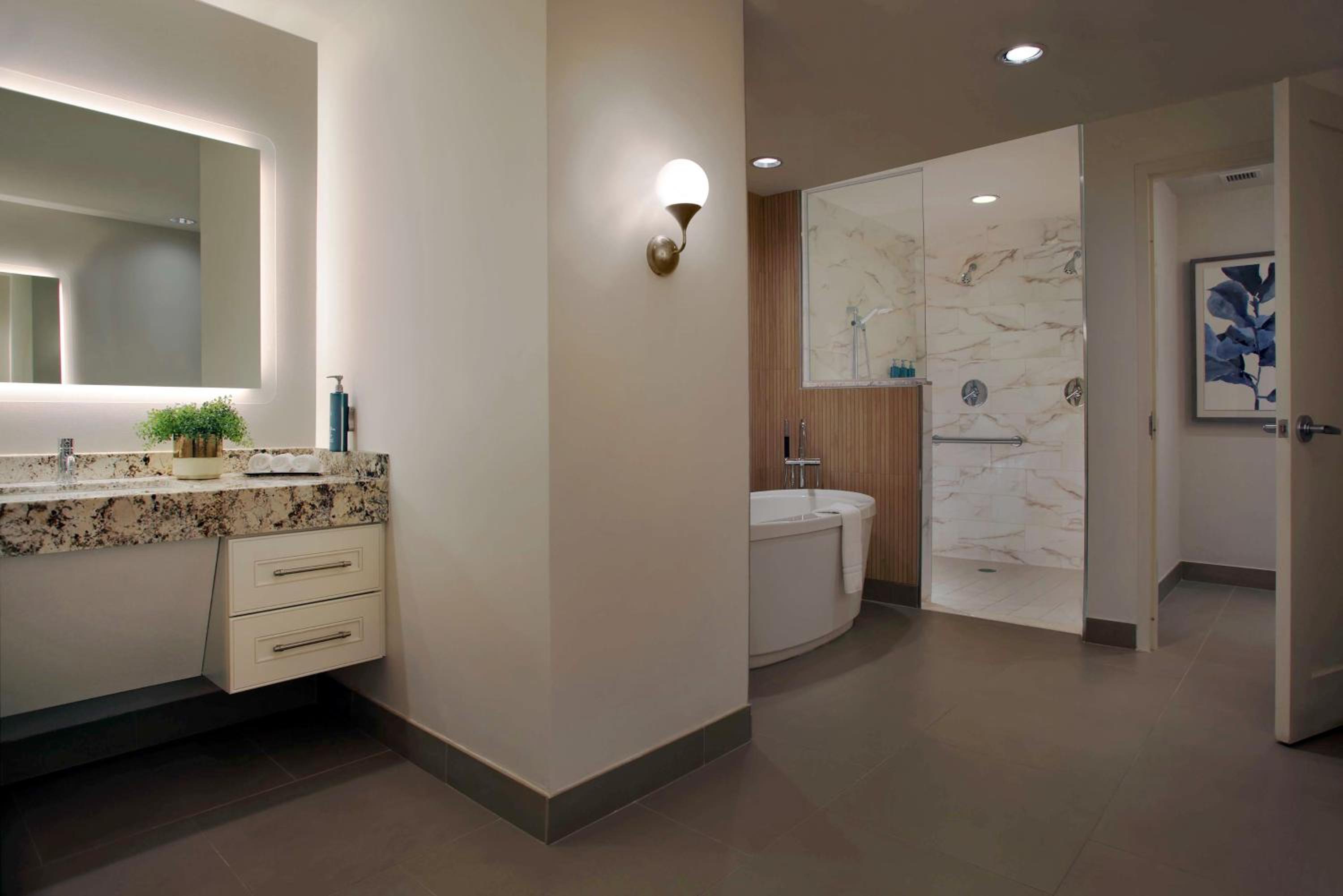Omaha Vacations - Hilton Omaha - Property Image 47