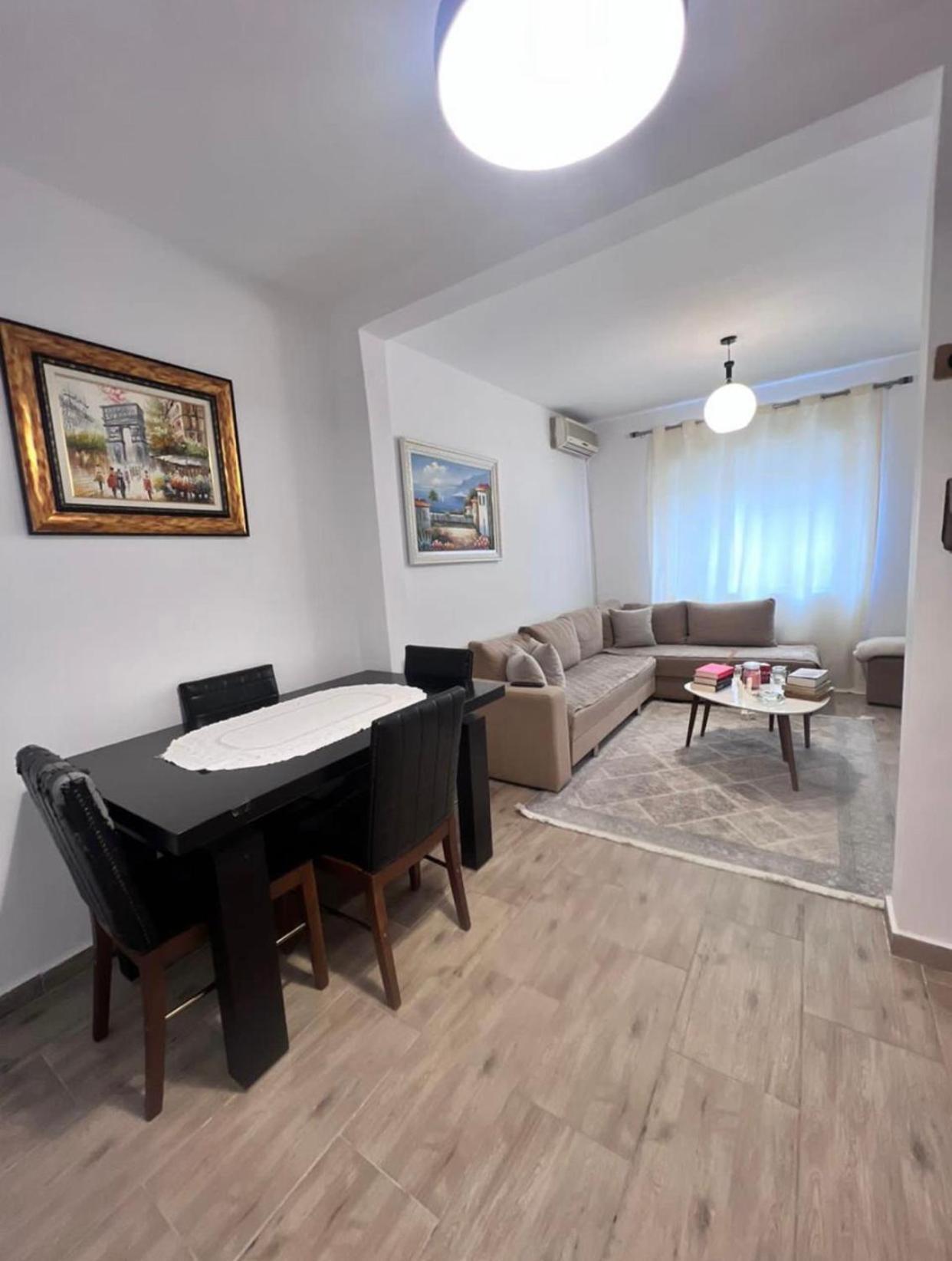 21 Dhjetori Apartment