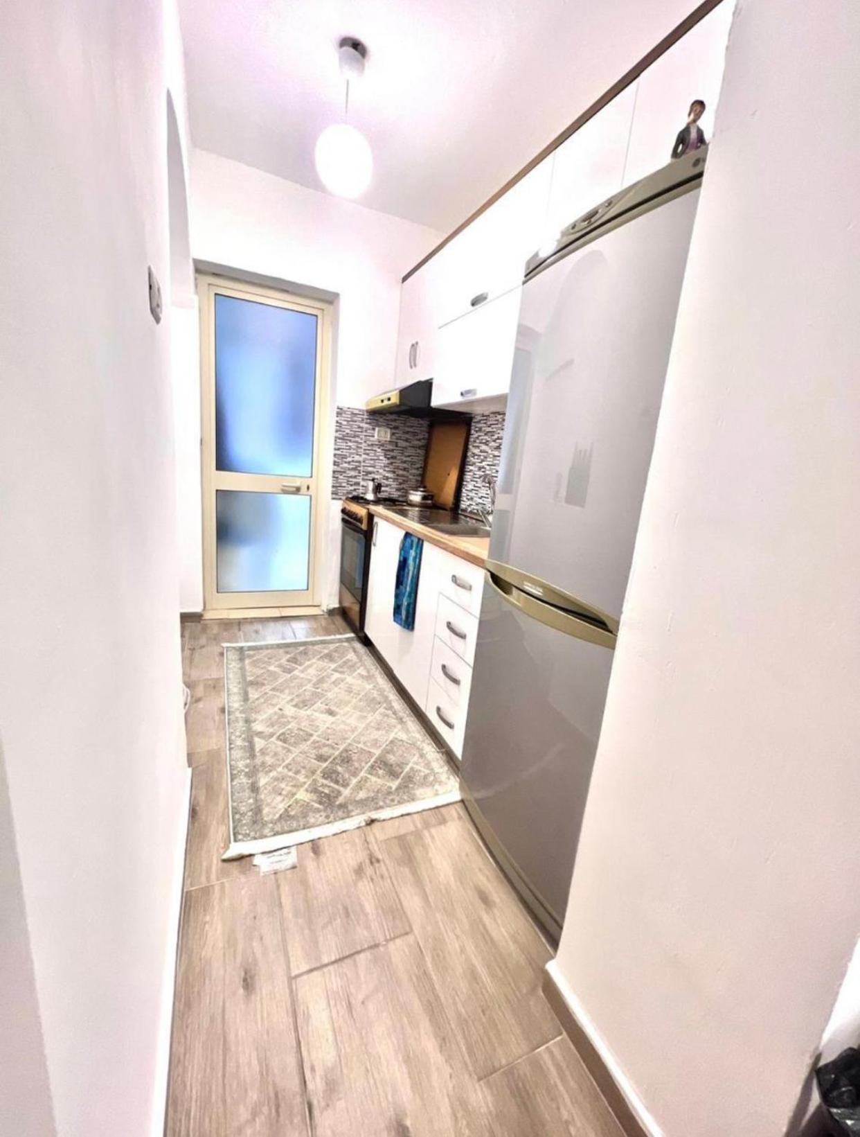 21 Dhjetori Apartment
