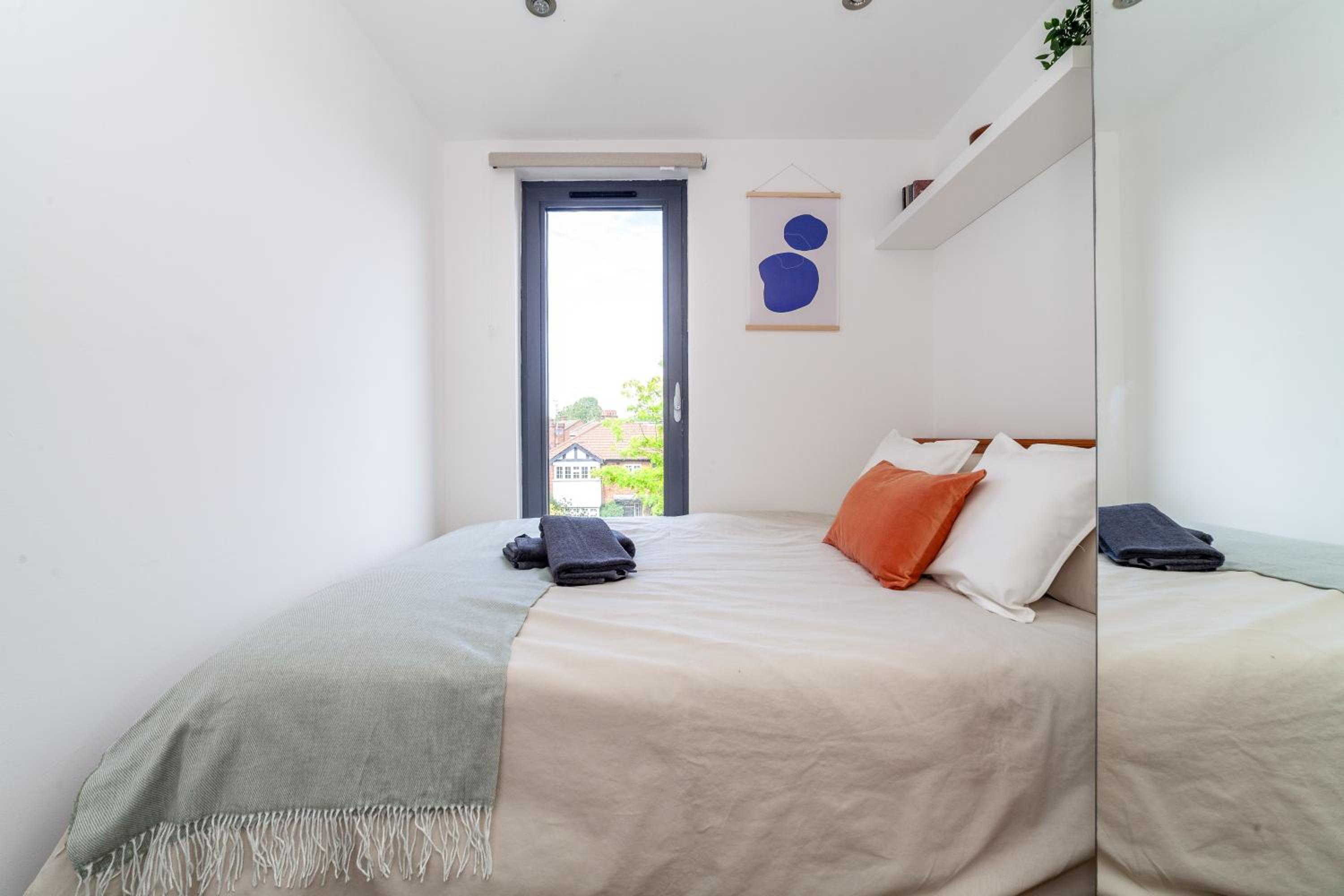 Modern 3 Bed & 3 Bathrooms Flat, Hackney Downs
