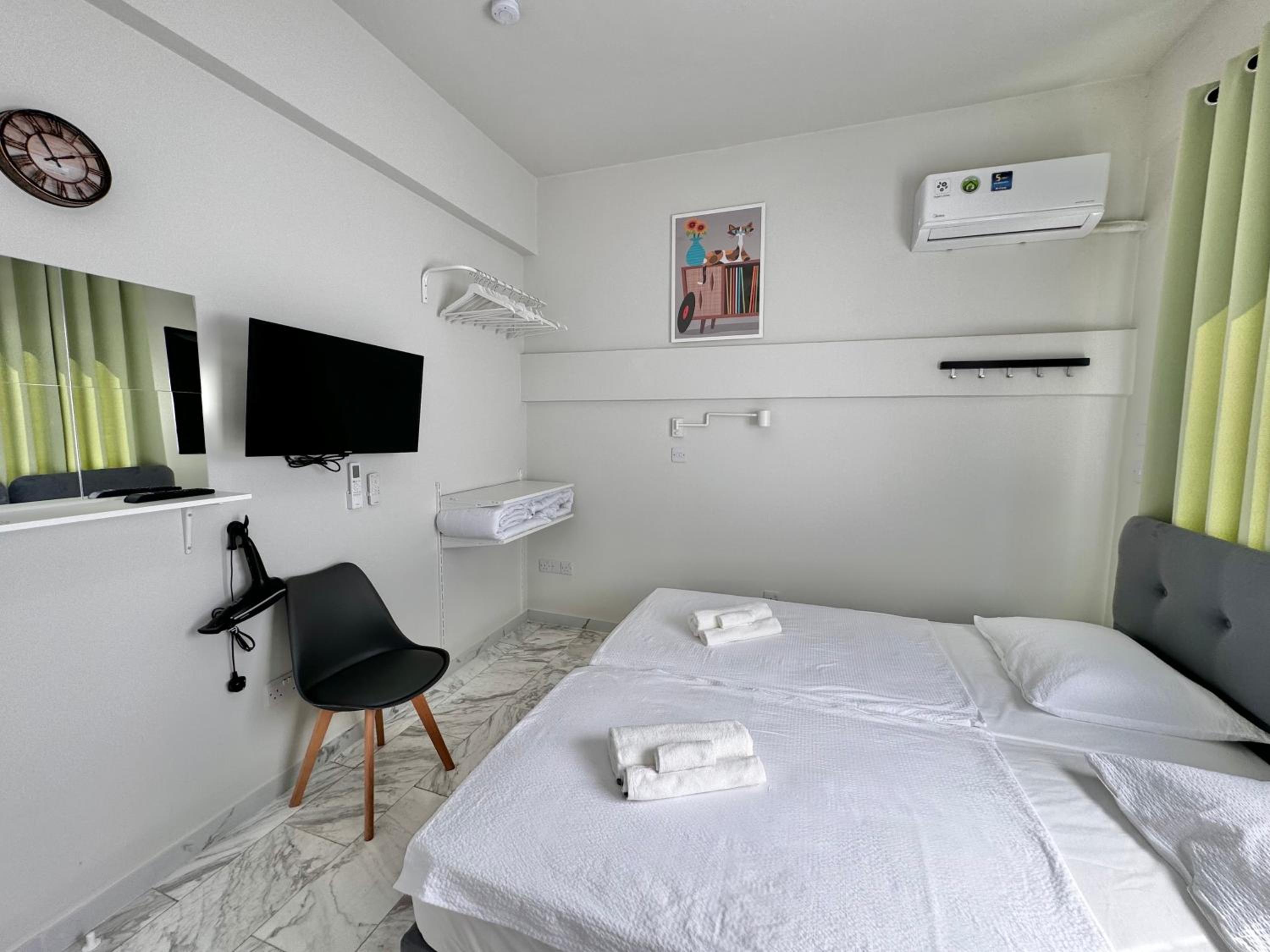 Smart Comfort RoomN3 with Private Bathroom in best Location Beach 250m
