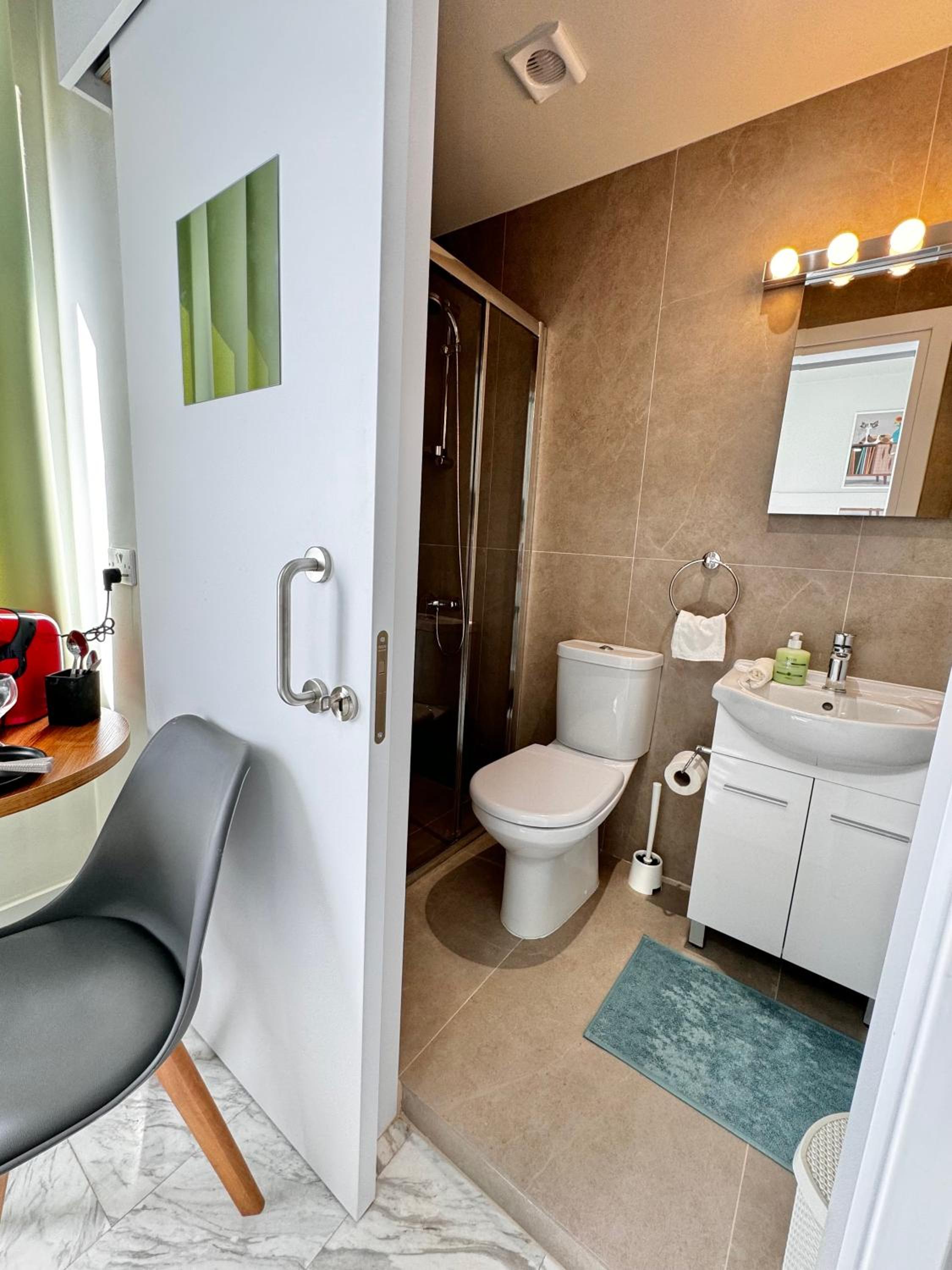 Smart Comfort RoomN3 with Private Bathroom in best Location Beach 250m