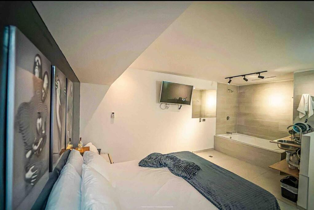 Provenza Apartment l Private Jacuzzi l Guest Friendly