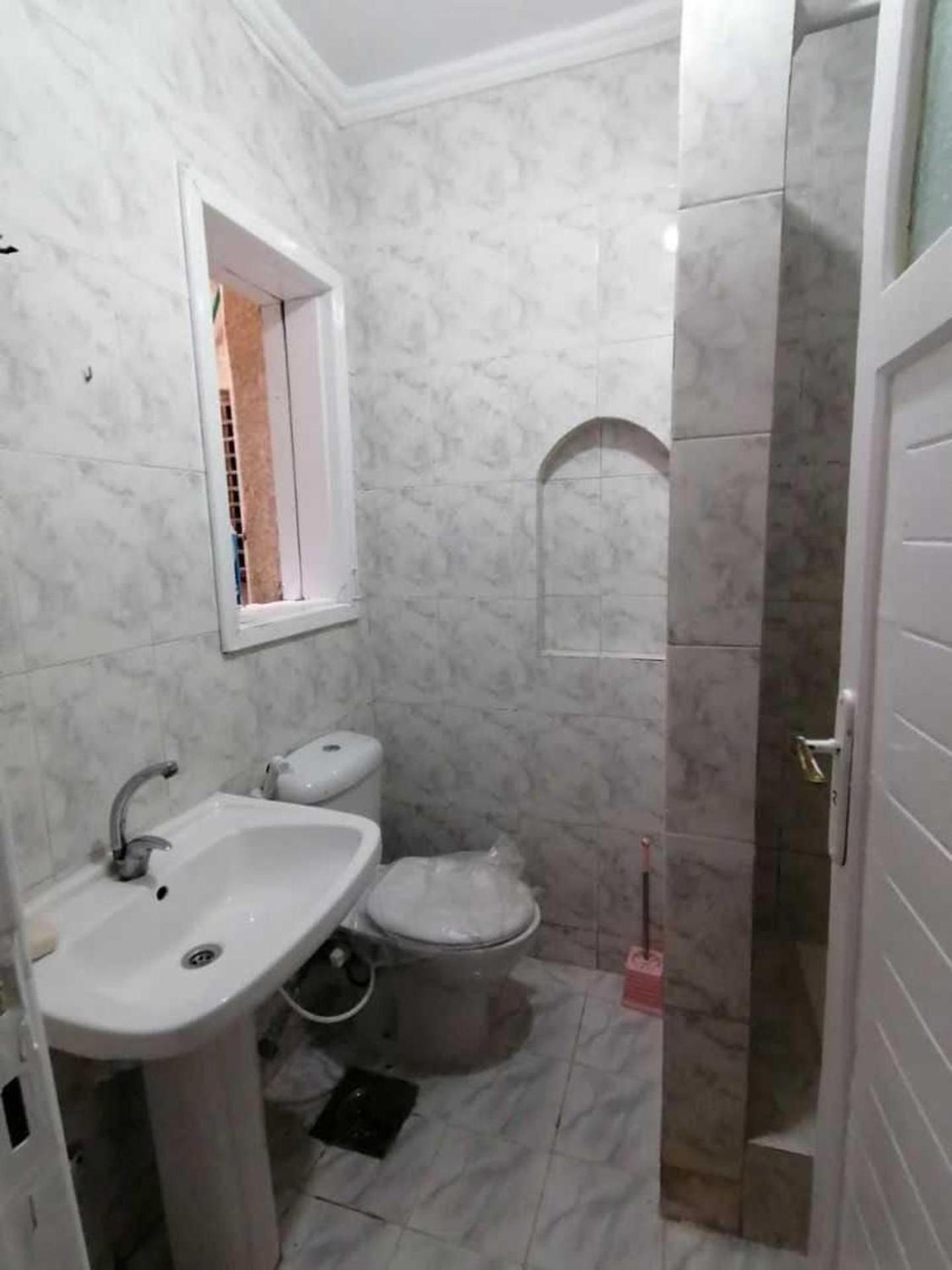 Villa - Sleeps 10 & Free Parking view 4