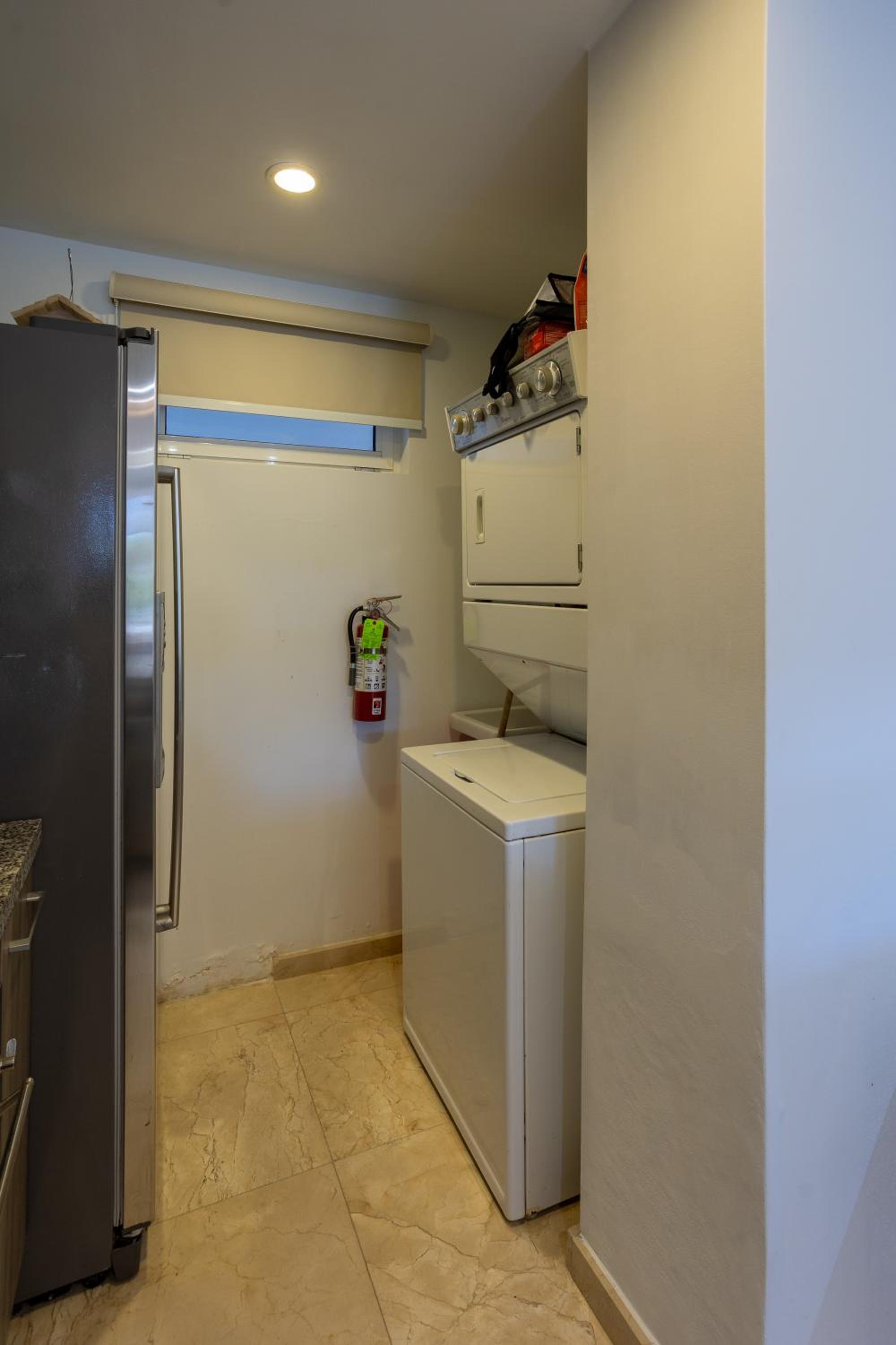Modern Ground Level Condo, 2 bedrooms, Direct pool access