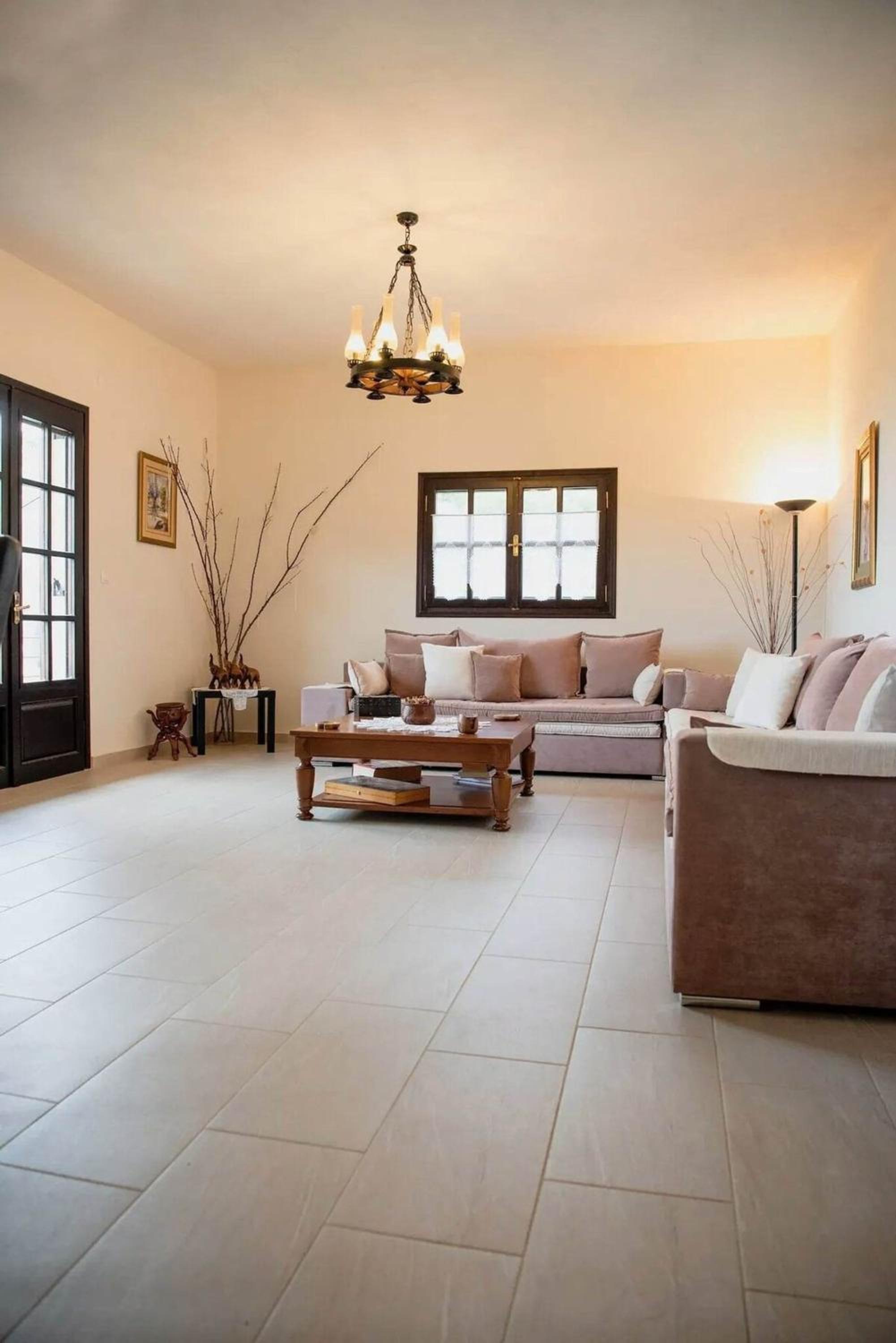Luxury Mansion in Pelion Hills view 3