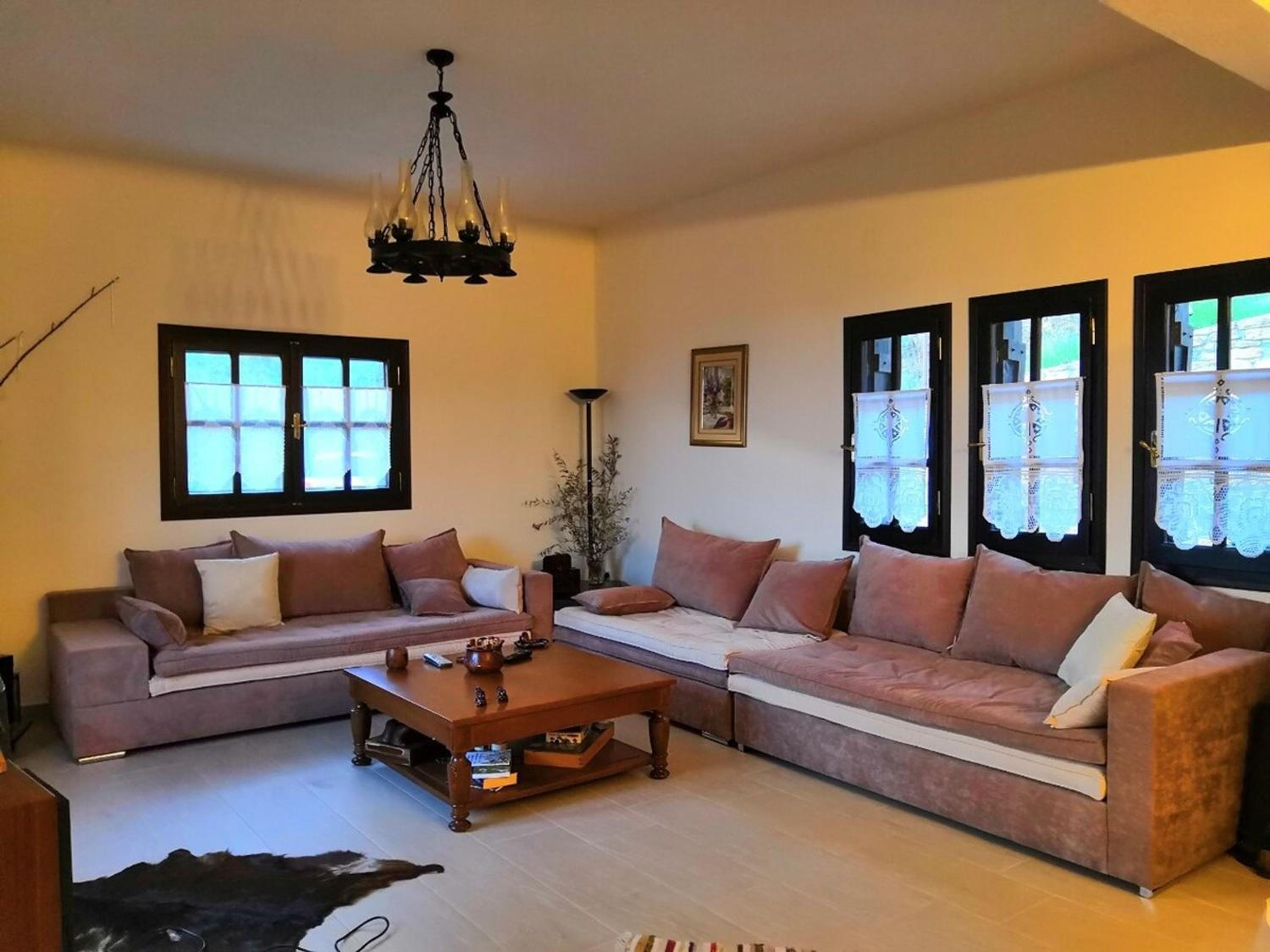 Luxury Mansion in Pelion Hills view 2