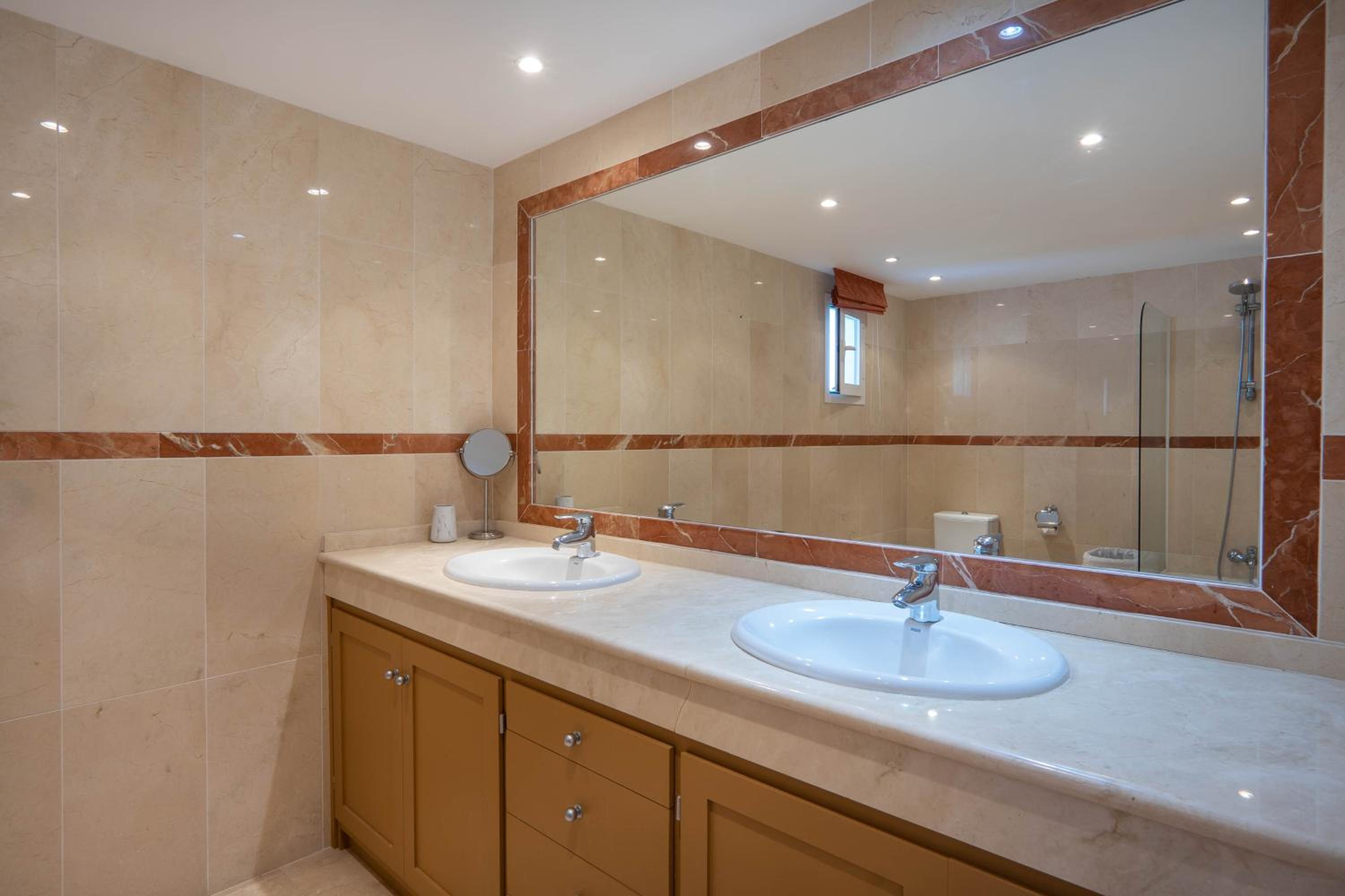 Luxury apartment in Puento Romano