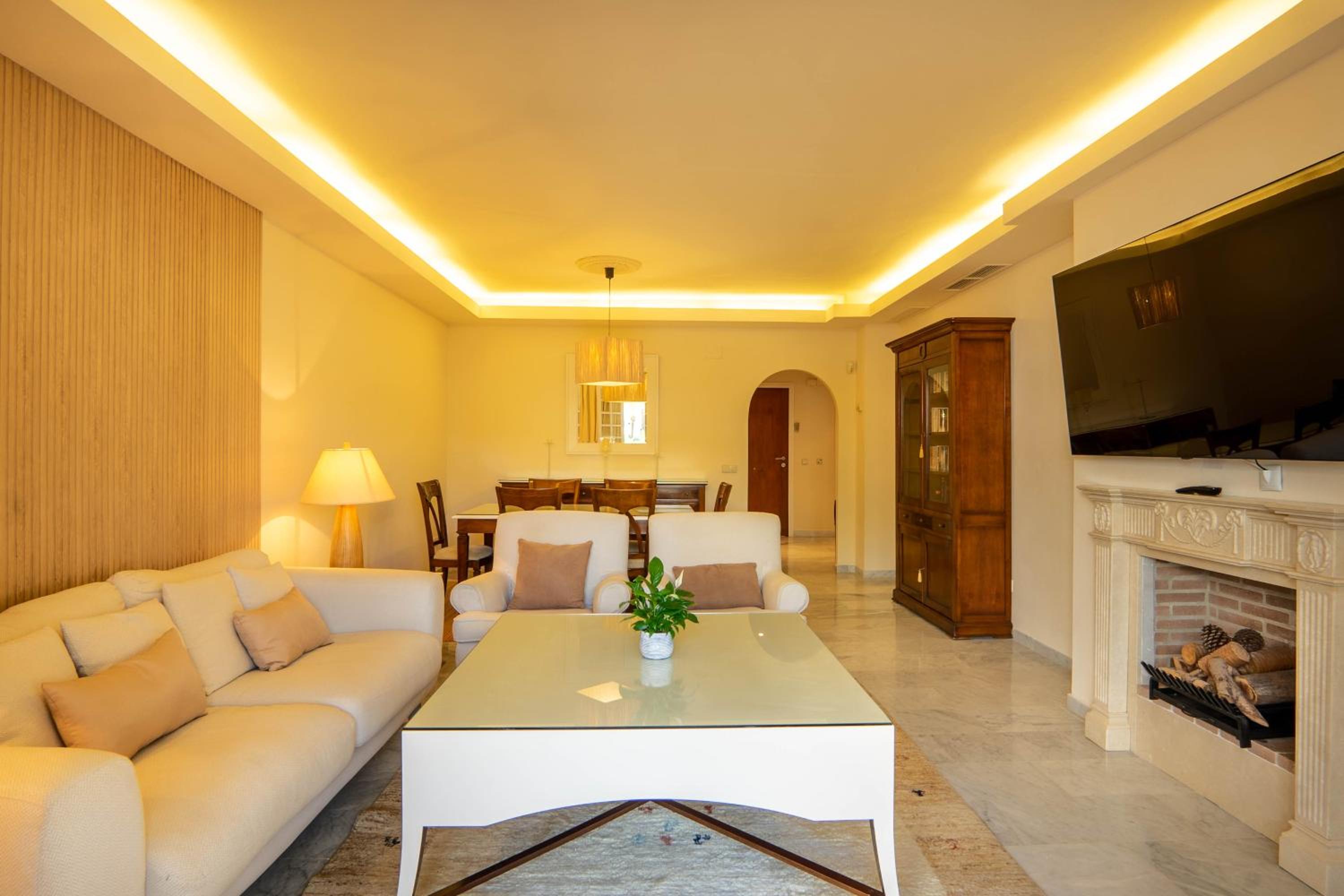 Luxury apartment in Puento Romano