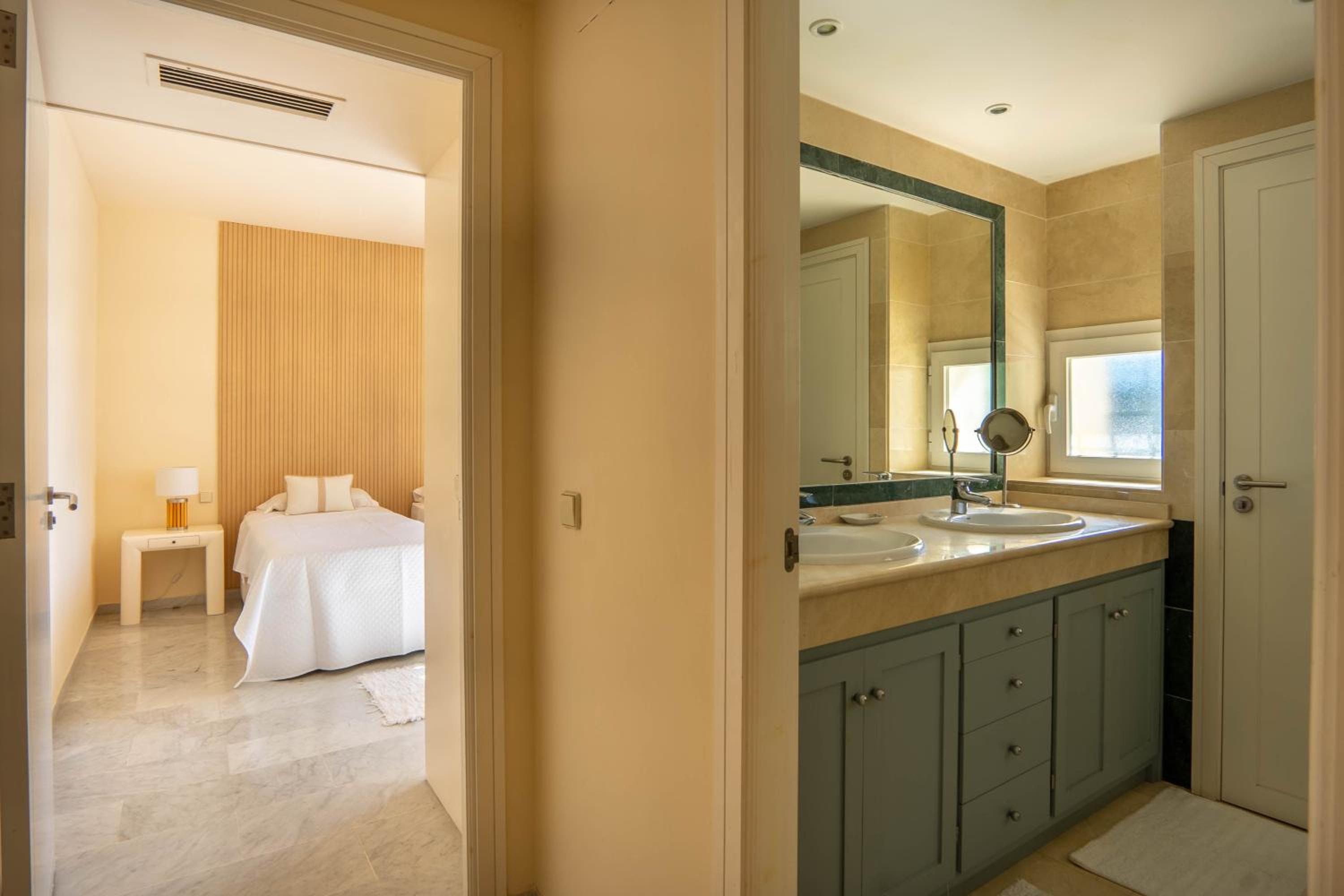 Luxury apartment in Puento Romano