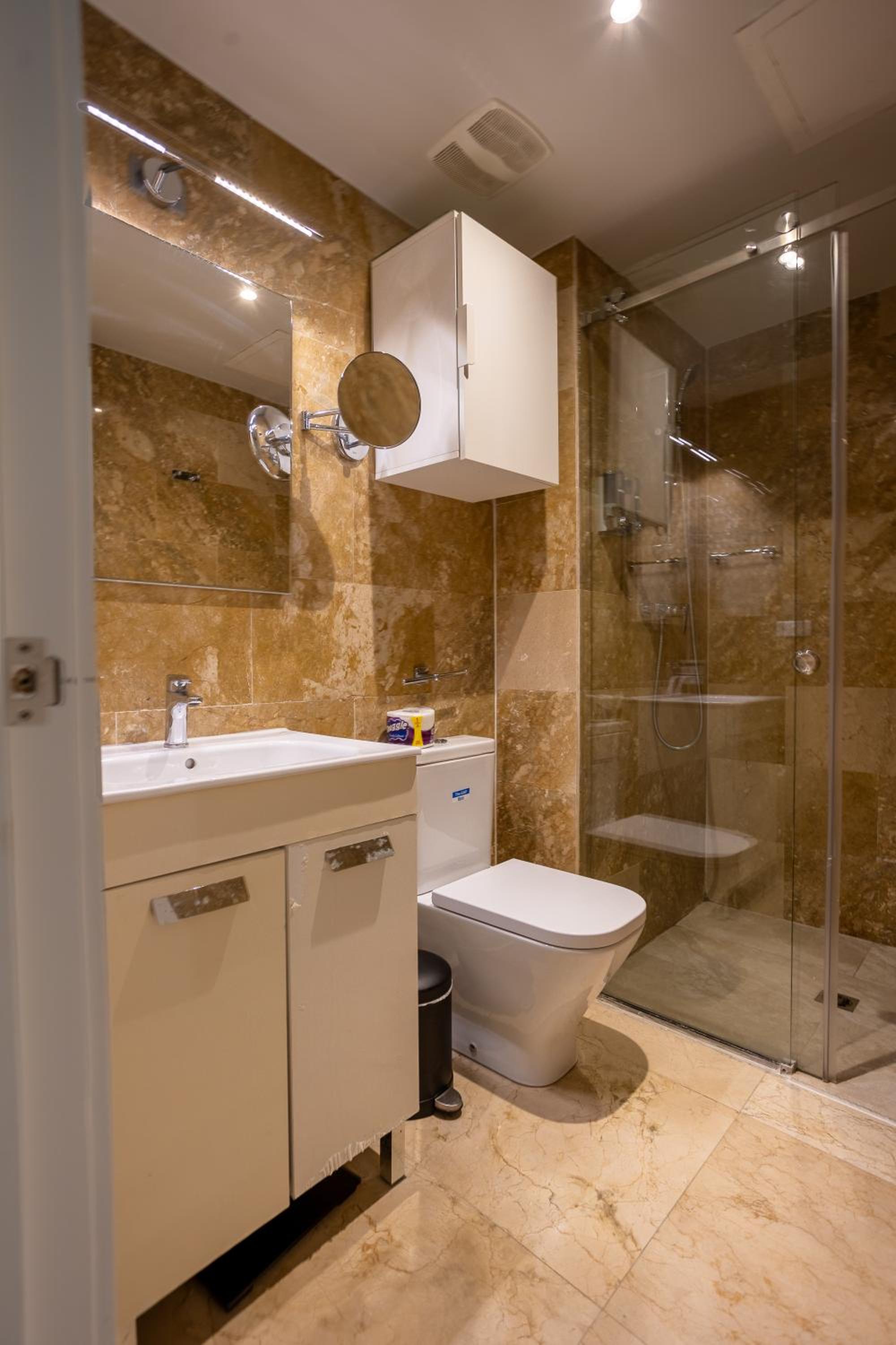 Modern Ground Level Condo, 2 bedrooms, Direct pool access