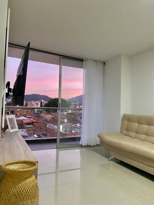 Apto con balcon cerca a Plaza Arrayanes Itagui, minutos de cine, restaurantes gimnasio