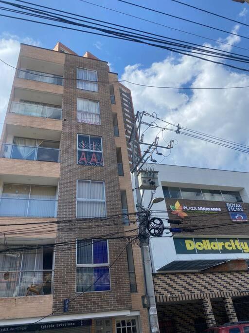 Apto con balcon cerca a Plaza Arrayanes Itagui, minutos de cine, restaurantes gimnasio