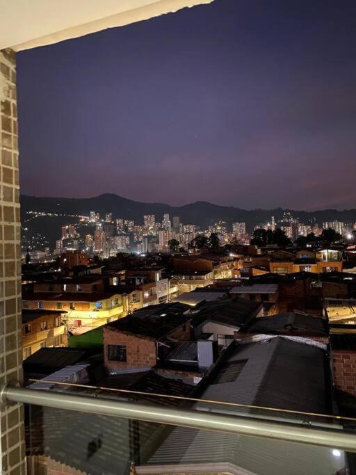 Apto con balcon cerca a Plaza Arrayanes Itagui, minutos de cine, restaurantes gimnasio