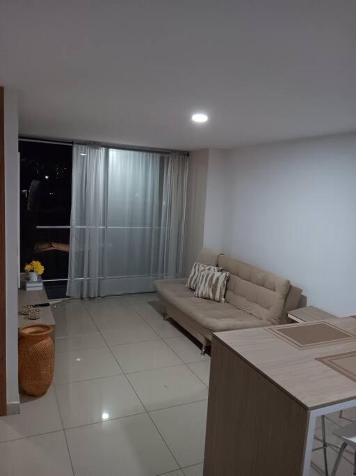 Apto con balcon cerca a Plaza Arrayanes Itagui, minutos de cine, restaurantes gimnasio