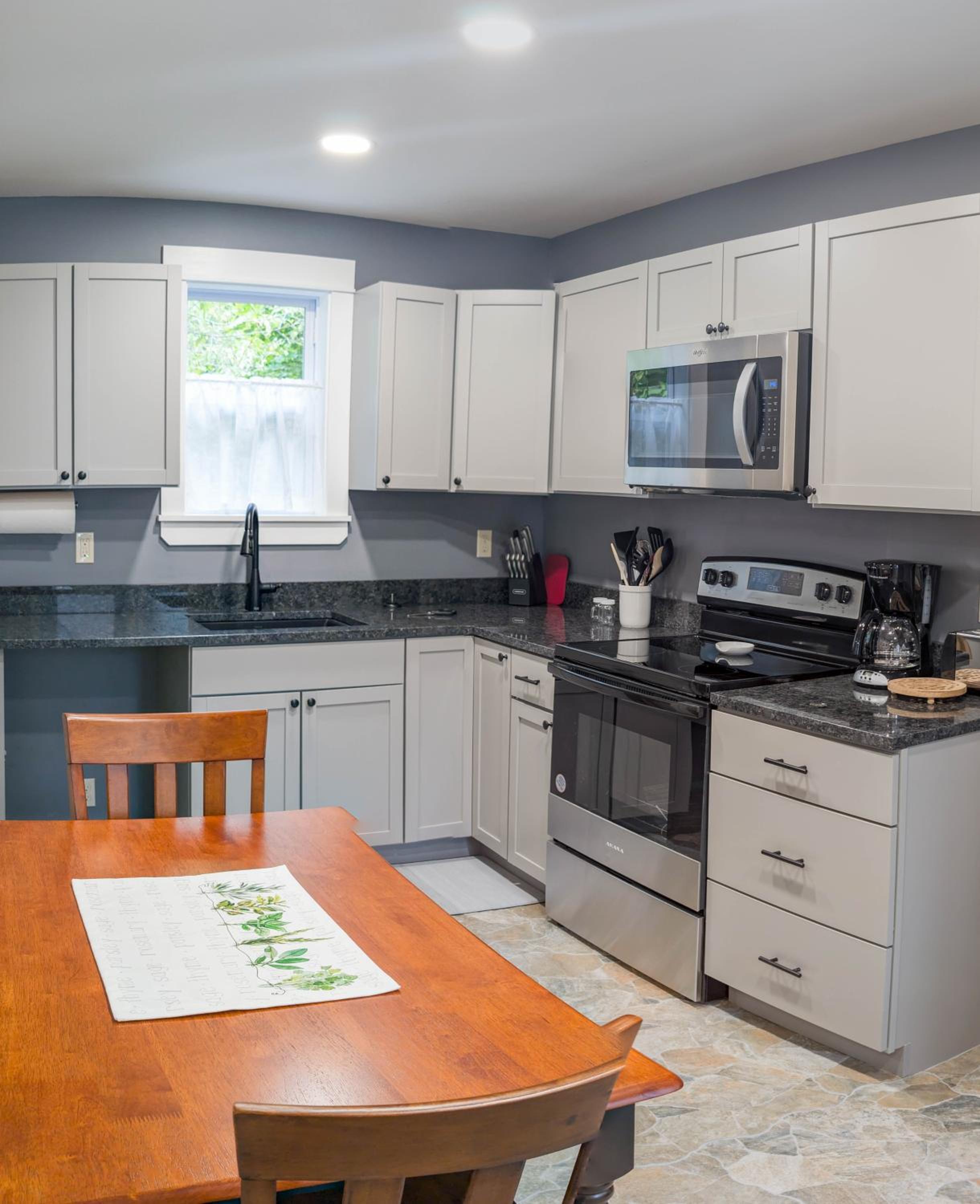 Newly Renovated Acadia Apartment Mple Street