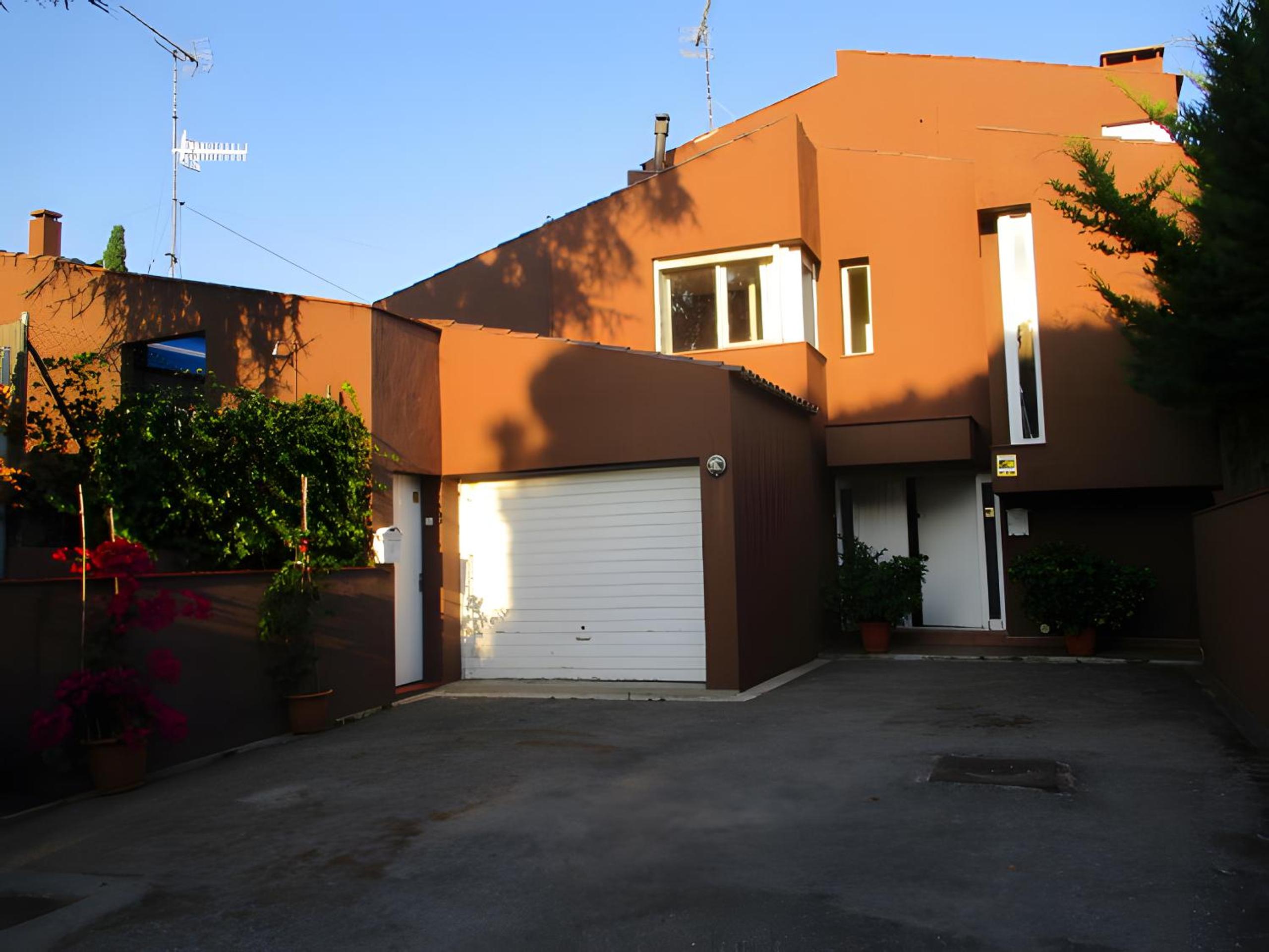 Great 70's Style House view 4