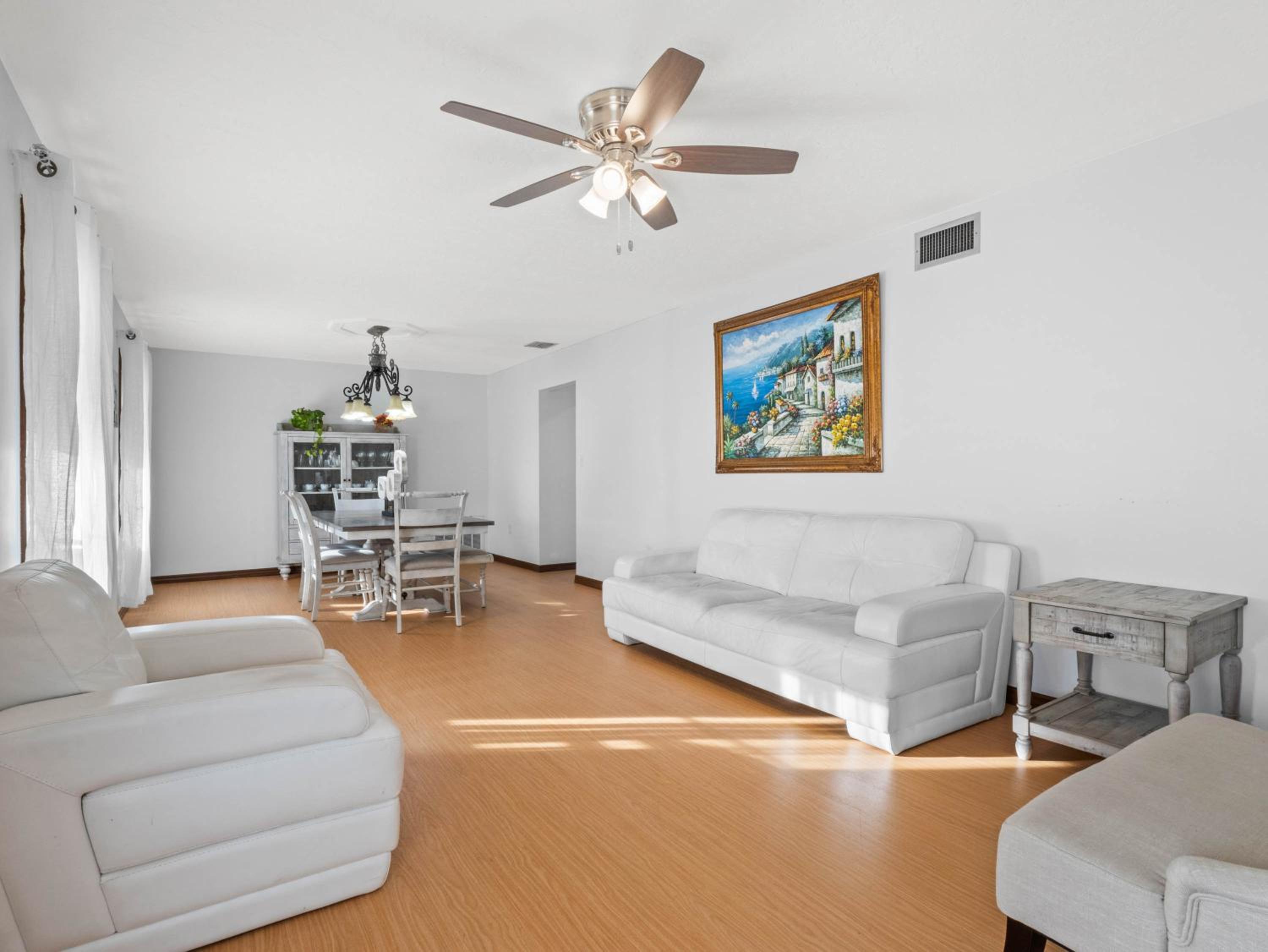 Centrally located spacious estate on 20 acres with a salt pool view 5