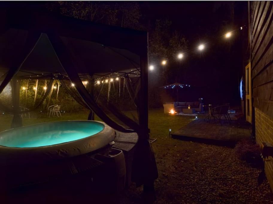 Dairy Cottage with hot tub & pizza oven