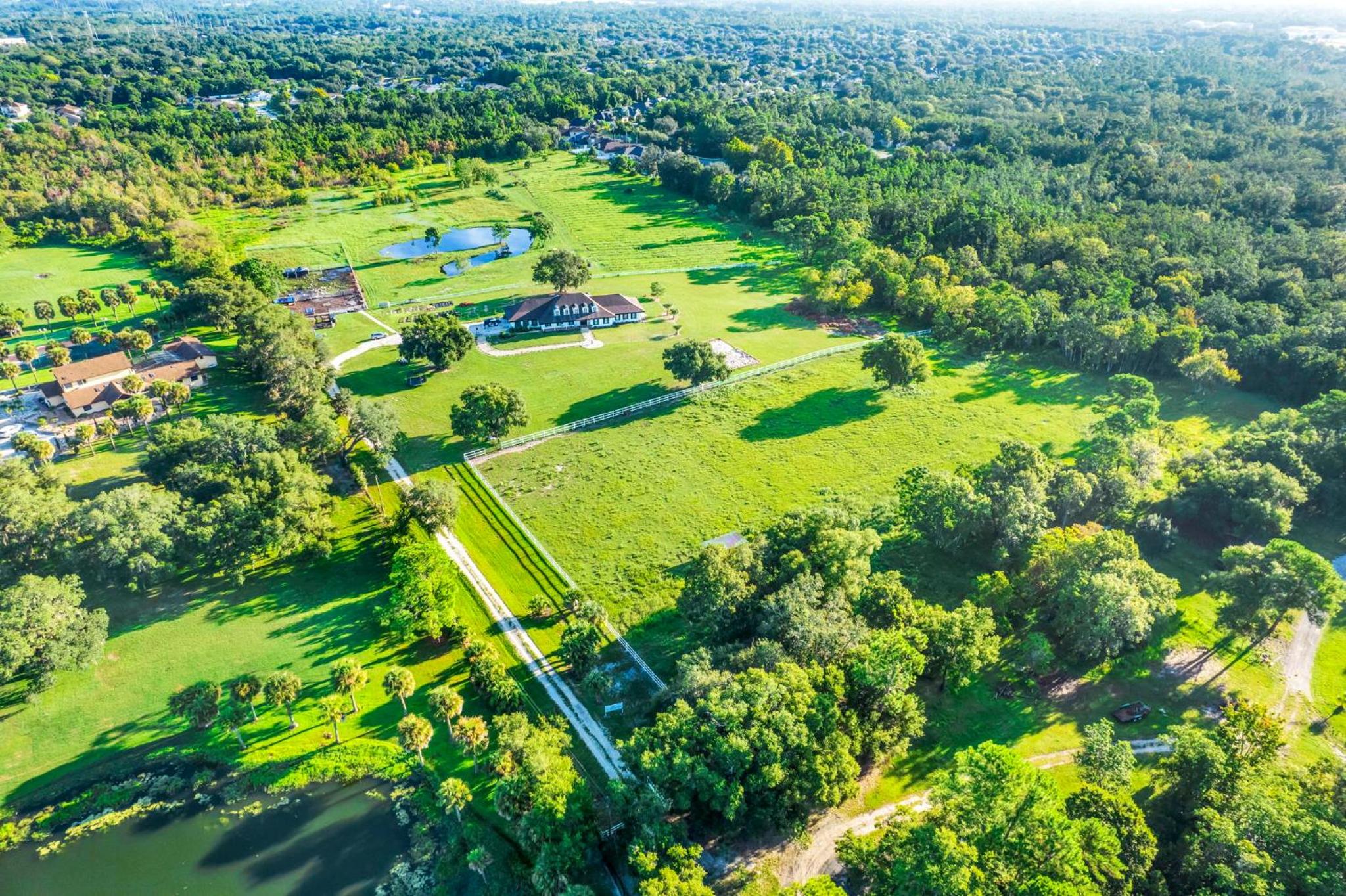 Centrally located spacious estate on 20 acres with a salt pool view 2