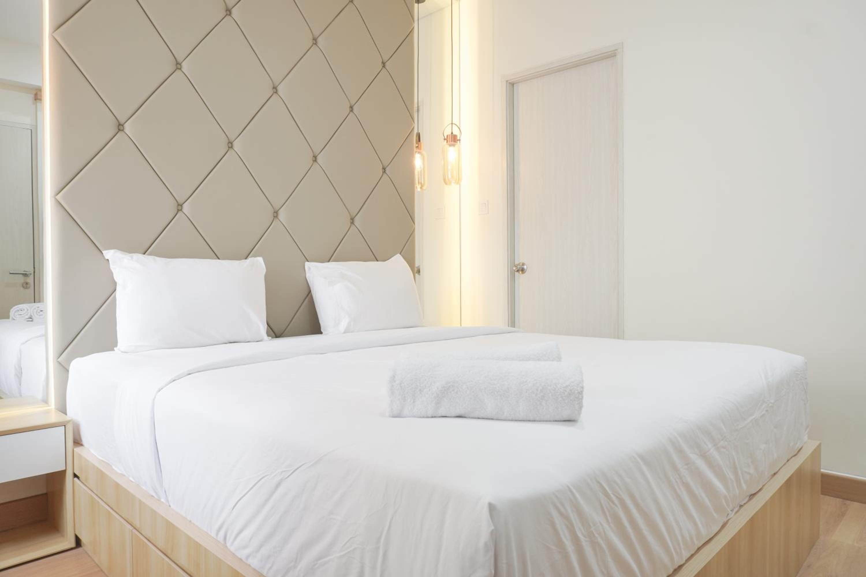Modern and Comfy 3BR at Transpark Cibubur Apartment By Travelio view 5