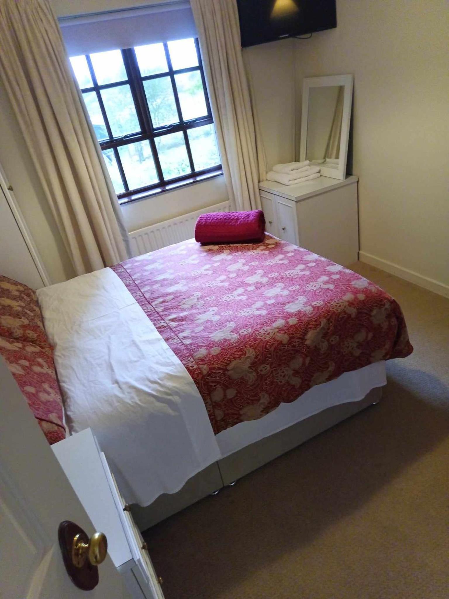 Pinewood Lodge Guest House — 12