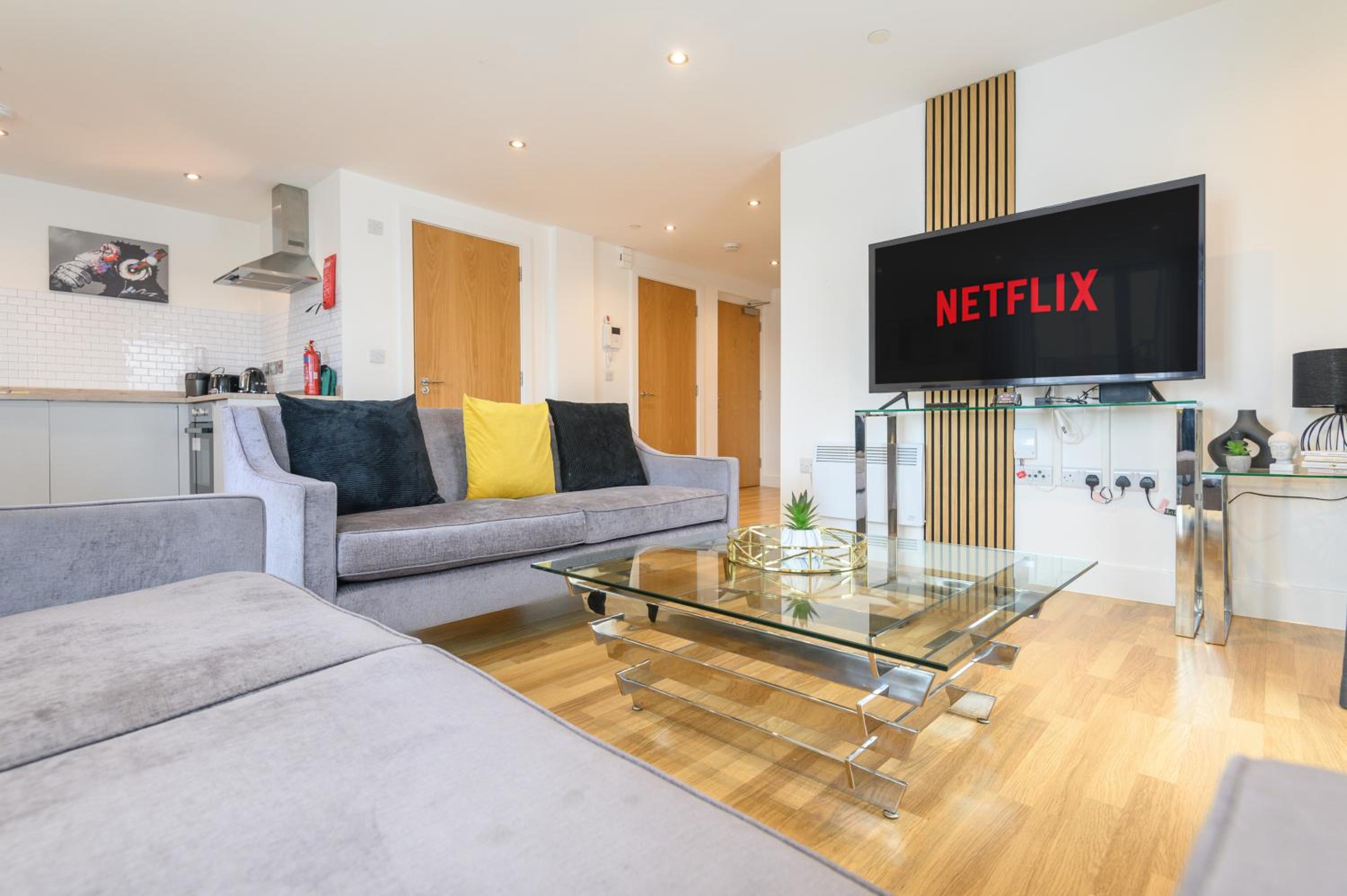 Luxurious 3-Bed, 3-Bath Stay in Leeds City Centre view 4